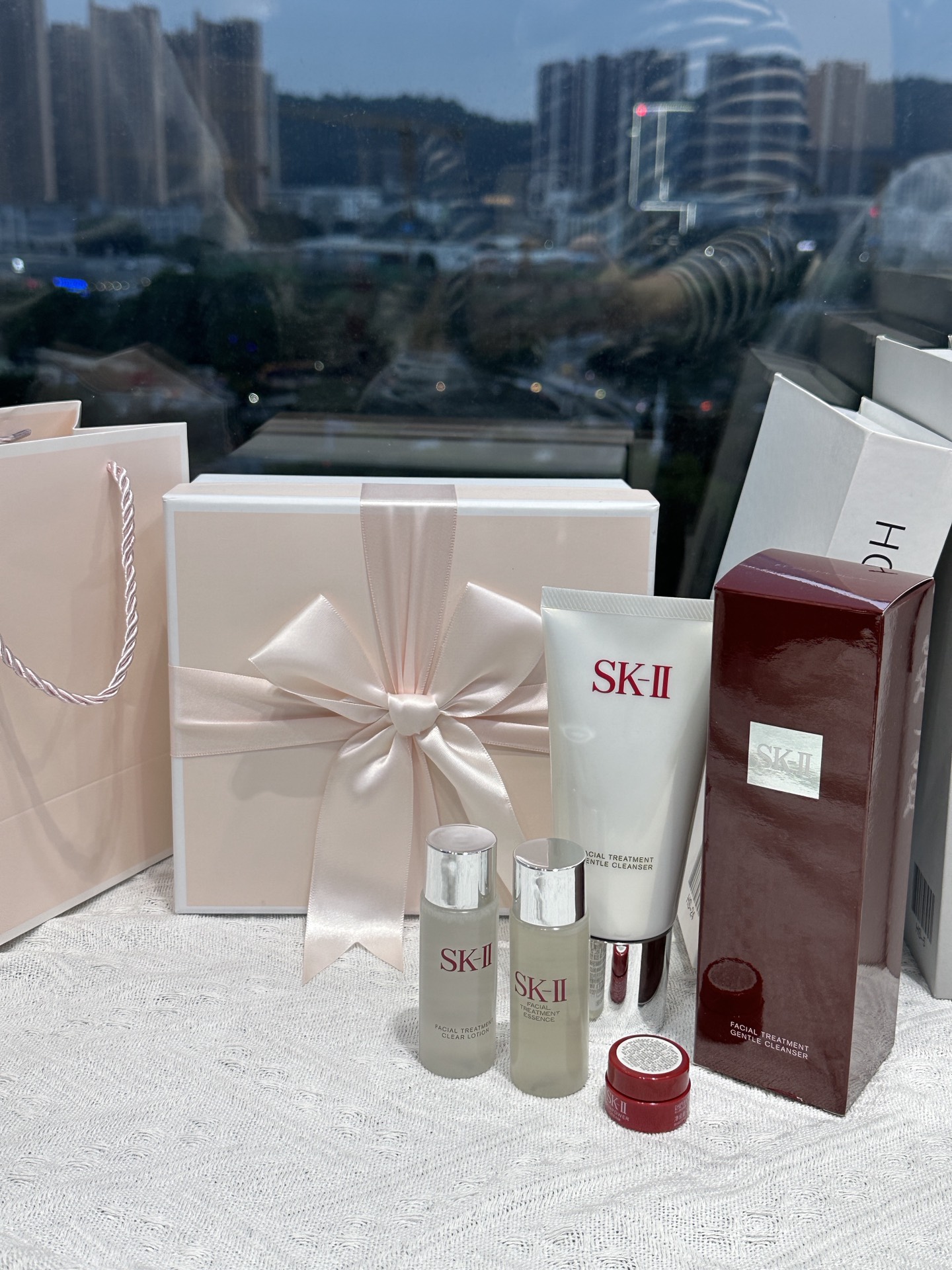 这 SK-II 小样礼盒是把抛光机塞进包里了吧✨