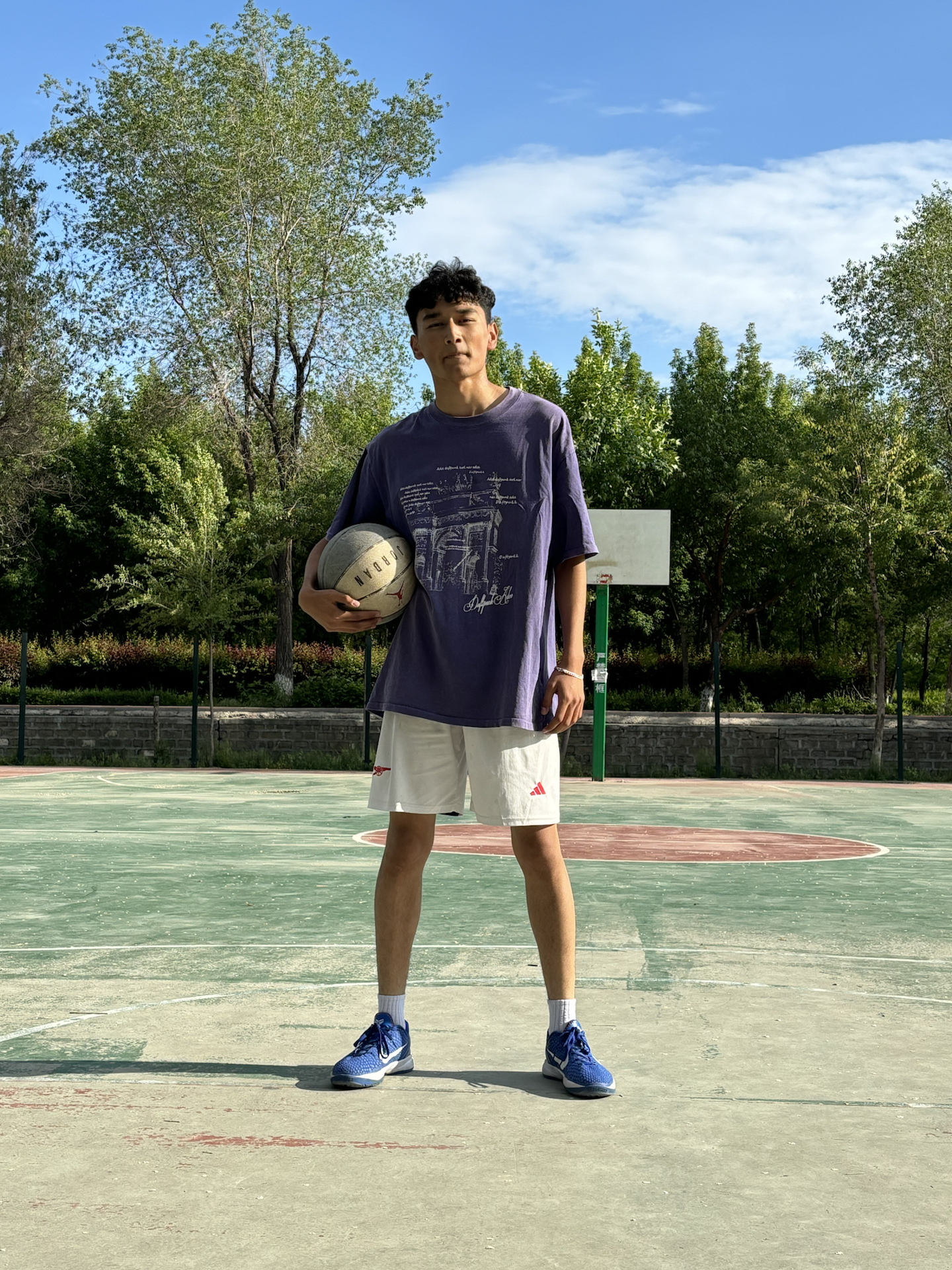 新疆黑皮帅哥怎么穿?