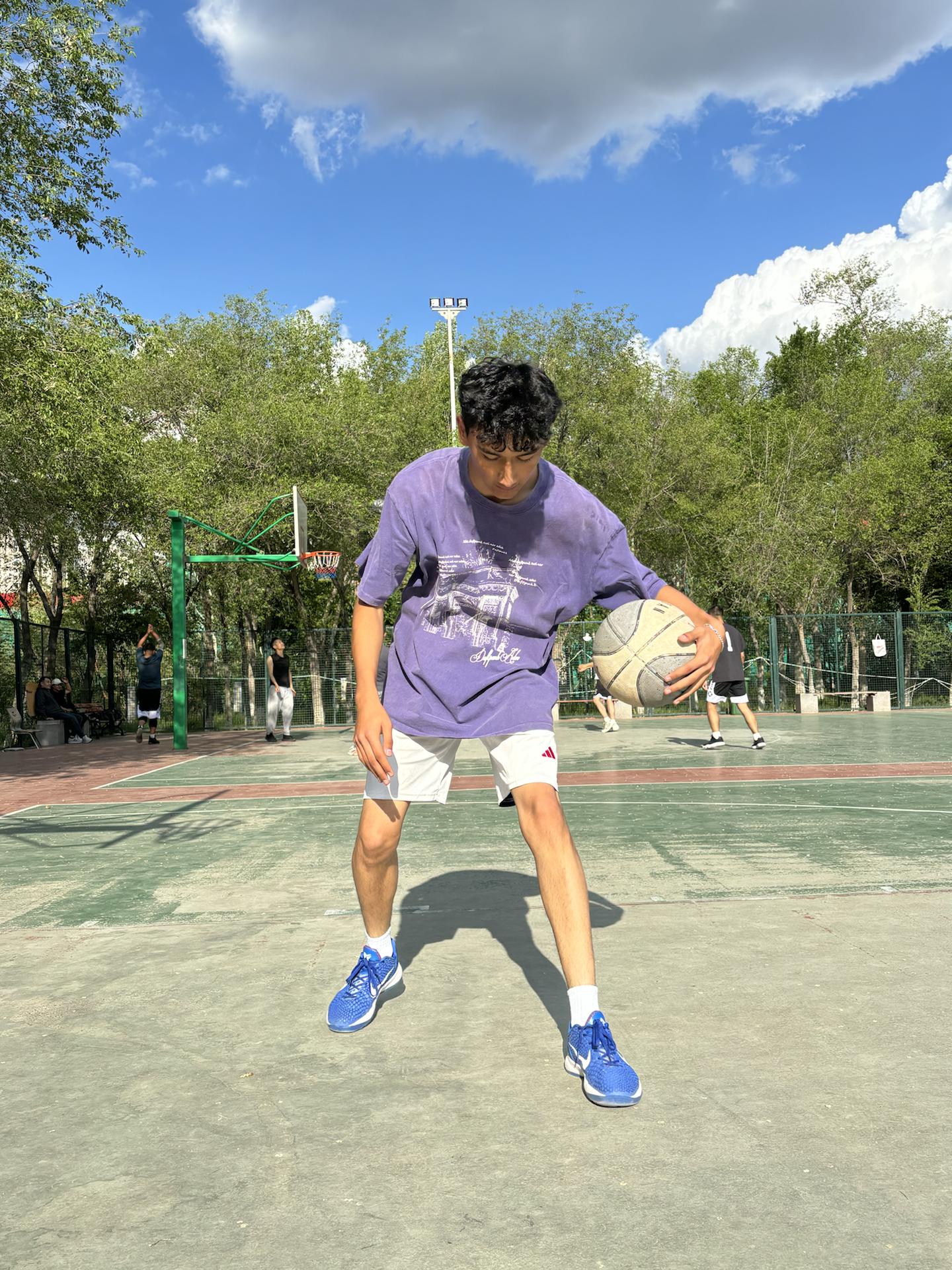 新疆黑皮帅哥怎么穿?