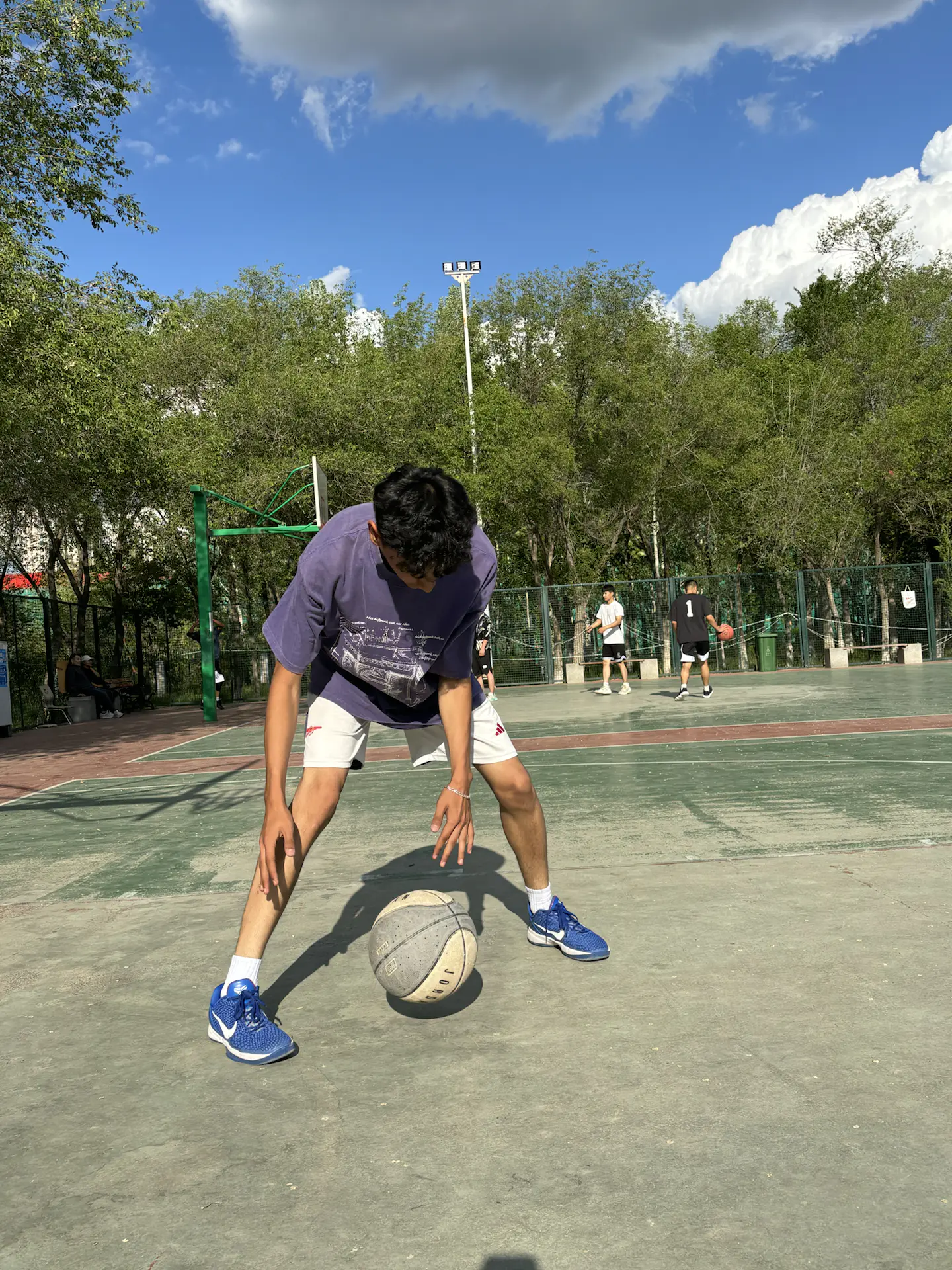 新疆黑皮帅哥怎么穿?