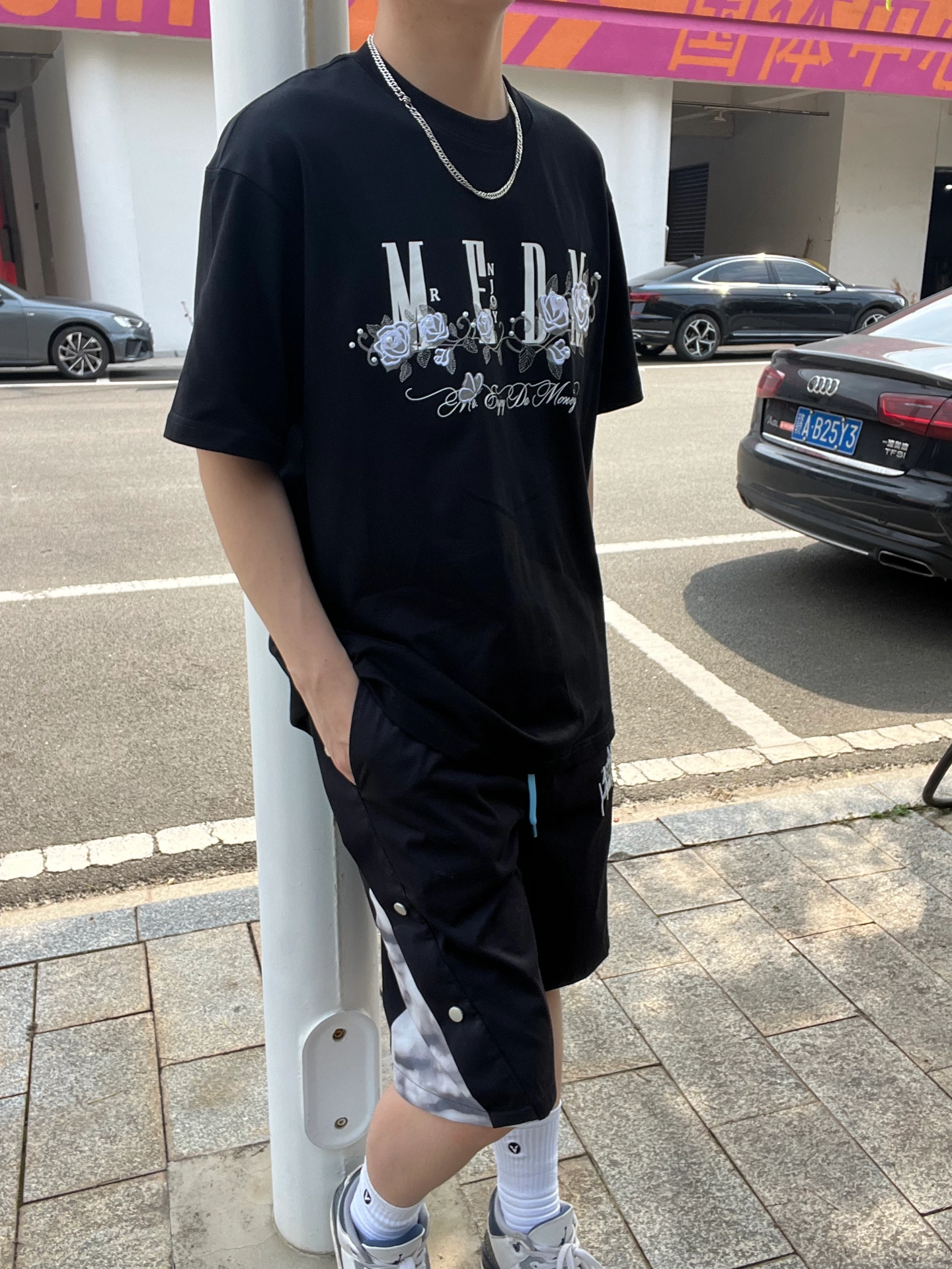 挖到宝！这件 T 恤是我的夏日最爱