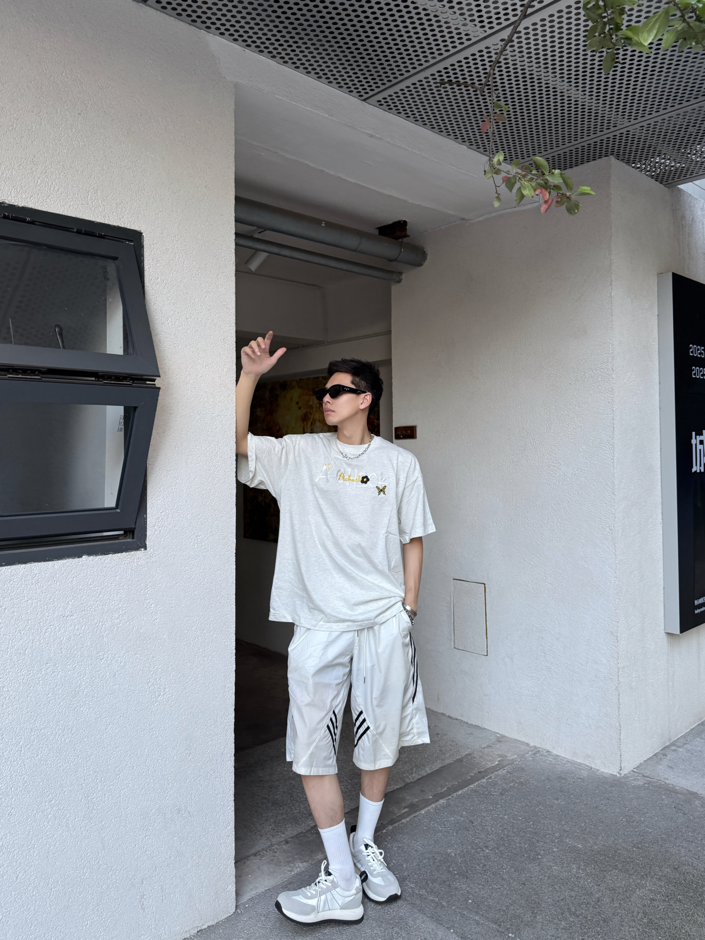 一身浅色系也太适合夏天出街了吧