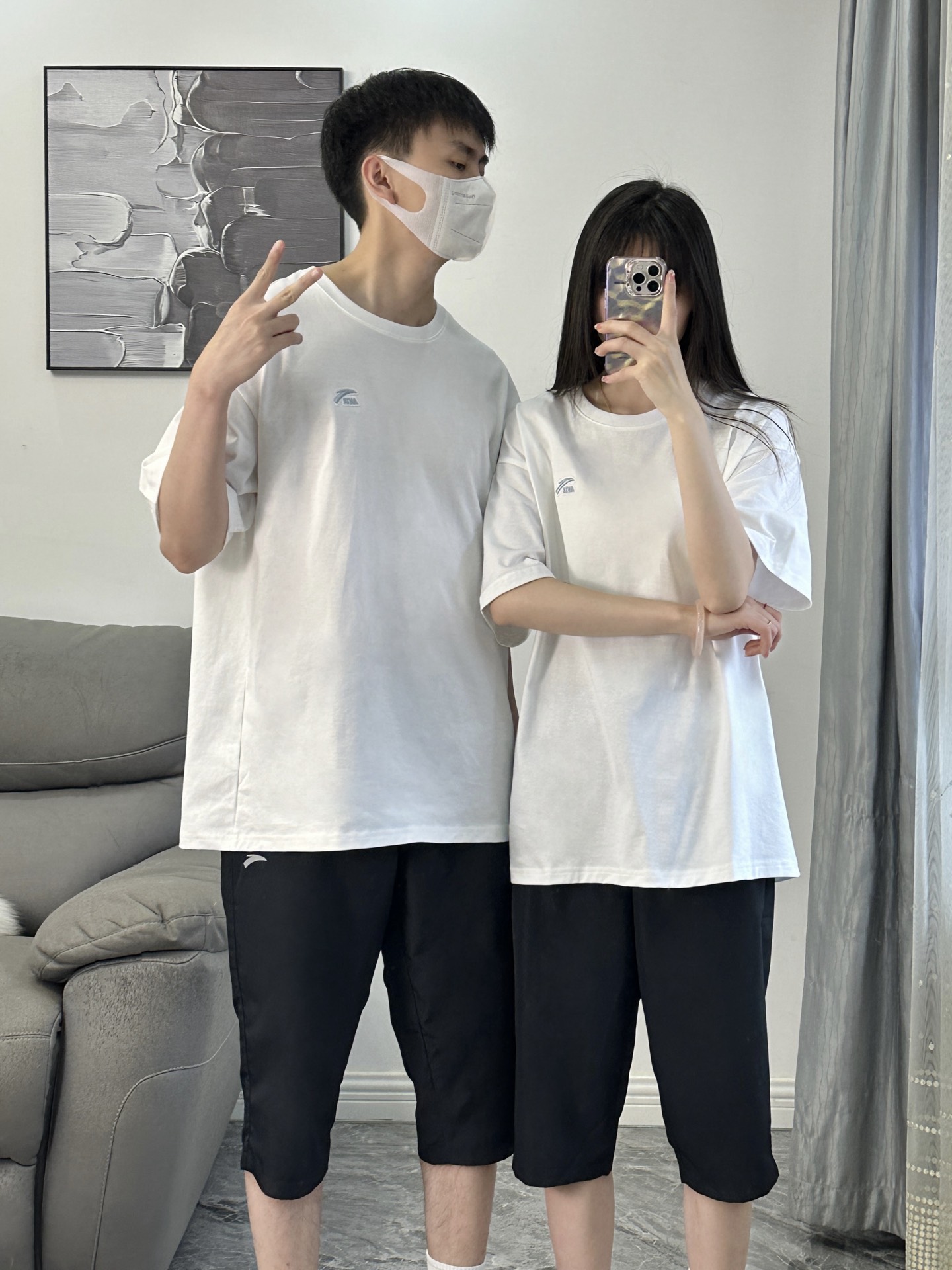 安踏这件白T也太适合做情侣装了