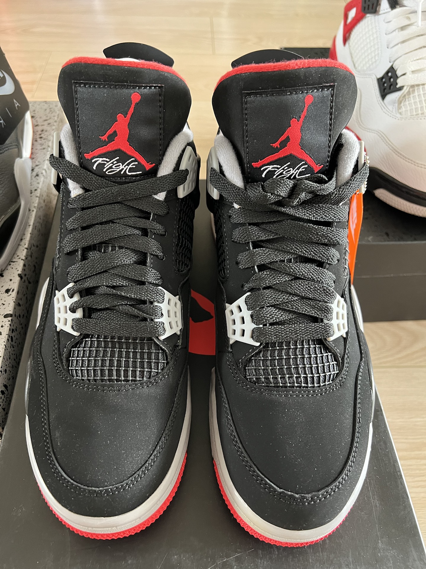 aj4黑红公牛配色24vs19