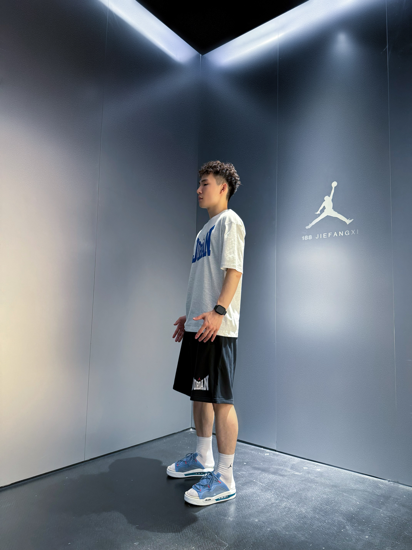 挖到超帅运动风T恤👕