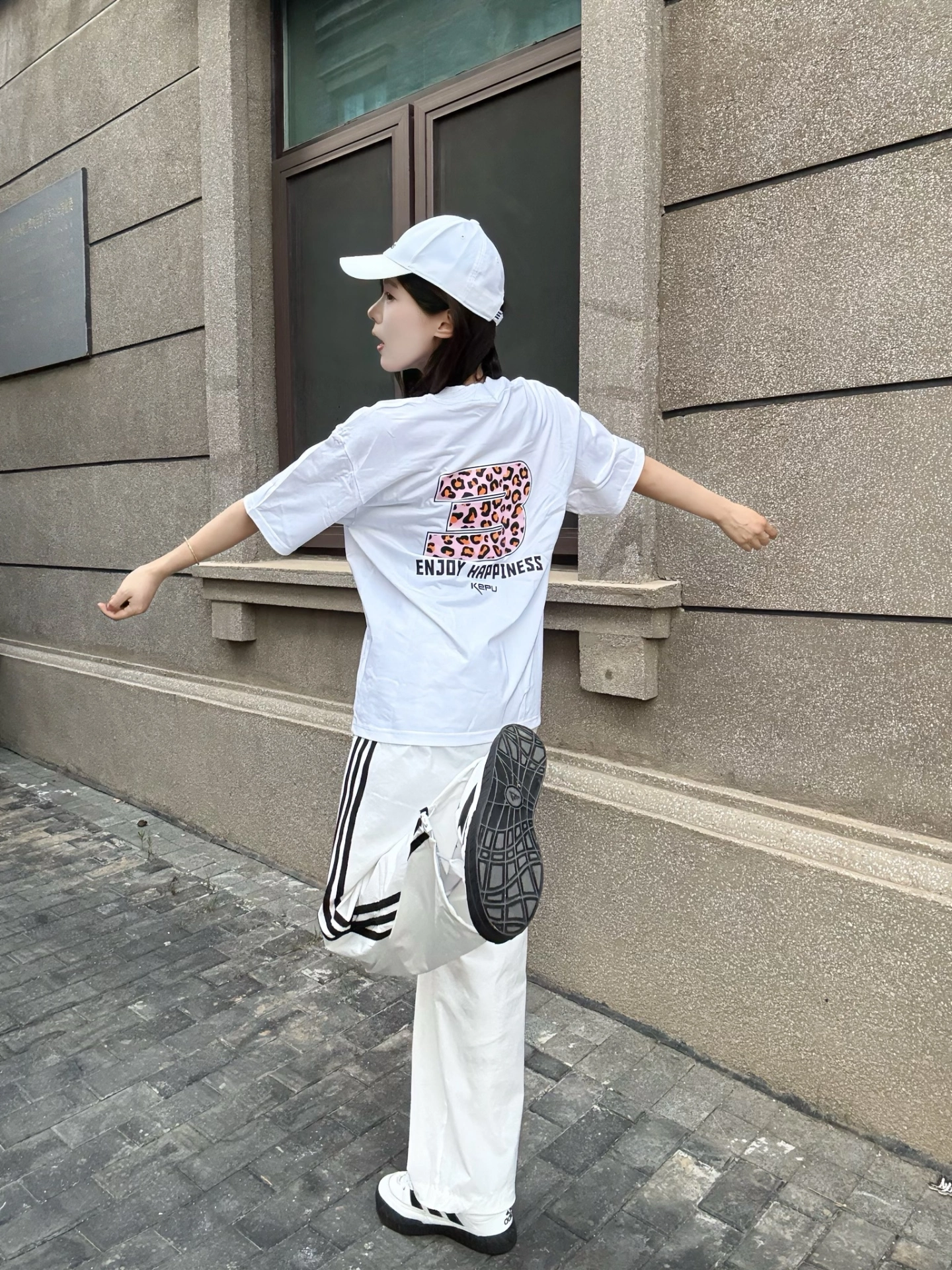 阿迪达斯香蕉裤，夏日穿搭真的绝？