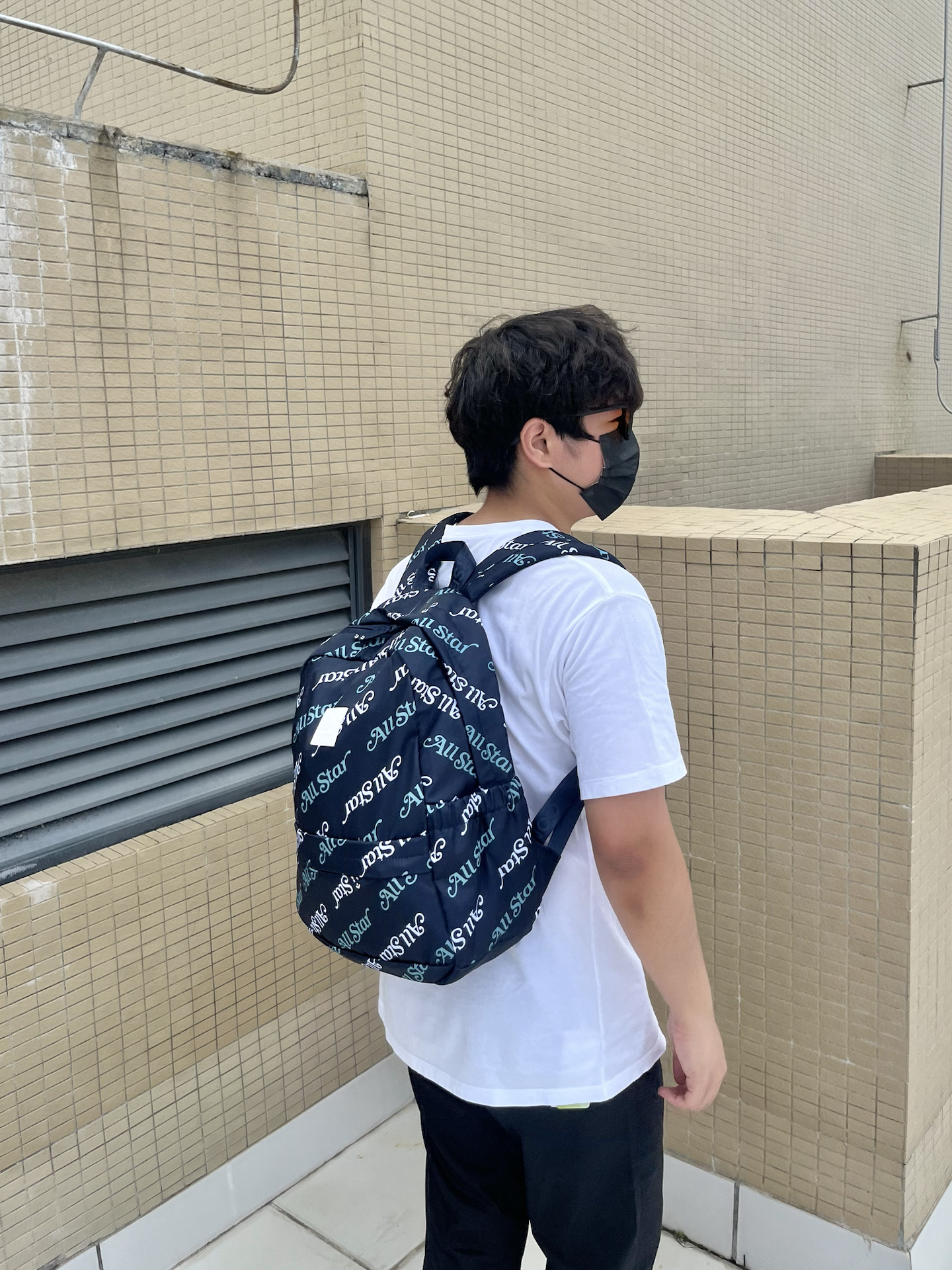 简约百搭双肩包,懒人出行好伴侣