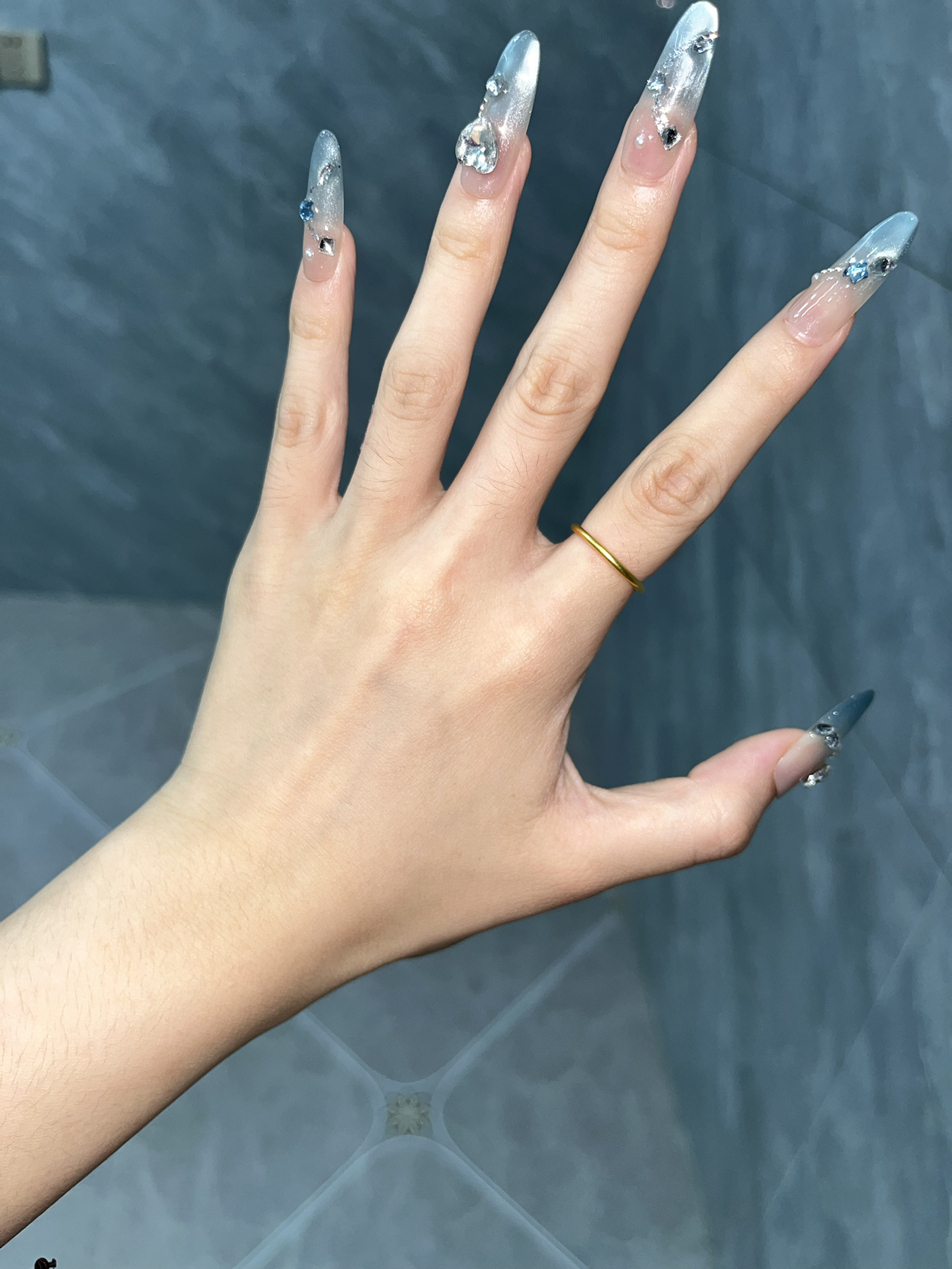 挖到显白又精致的黄金小戒指