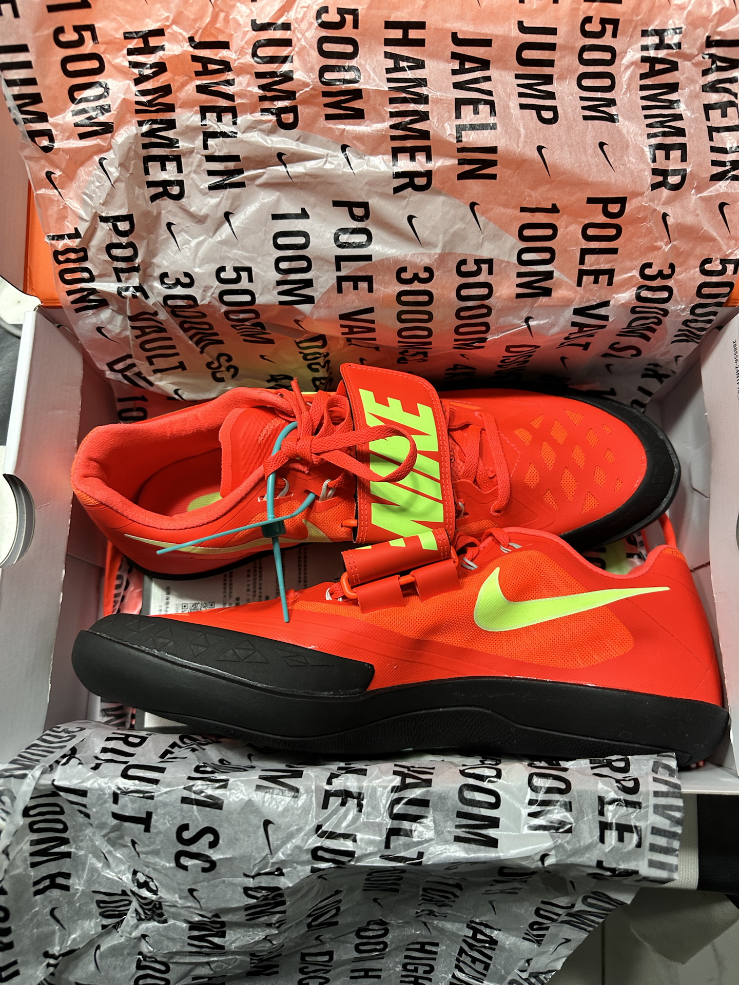 挖到一双超吸睛的跑步运动鞋👟