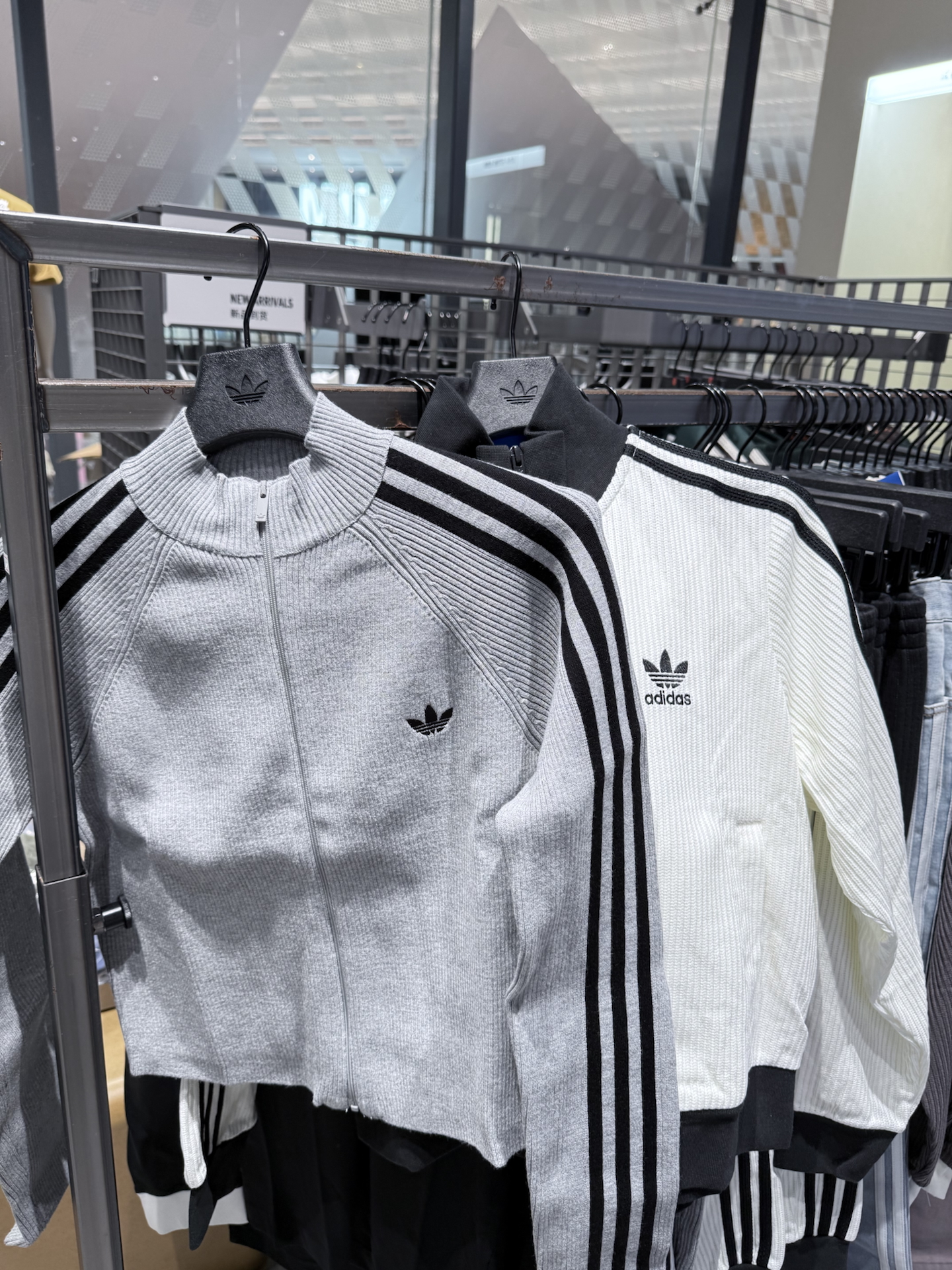 挖到超舒服的运动外套👚