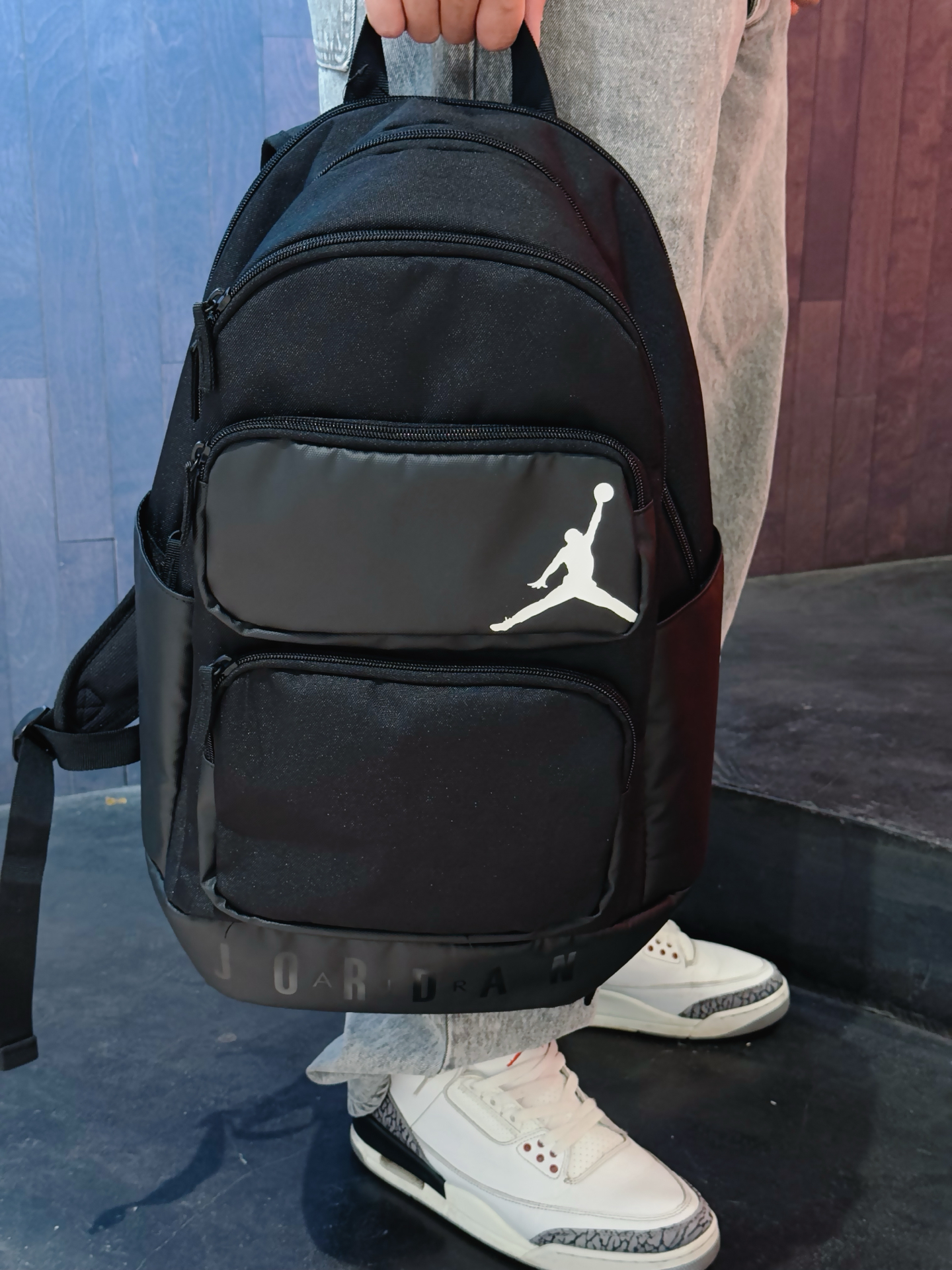 黑色双肩包的质感之选🎒