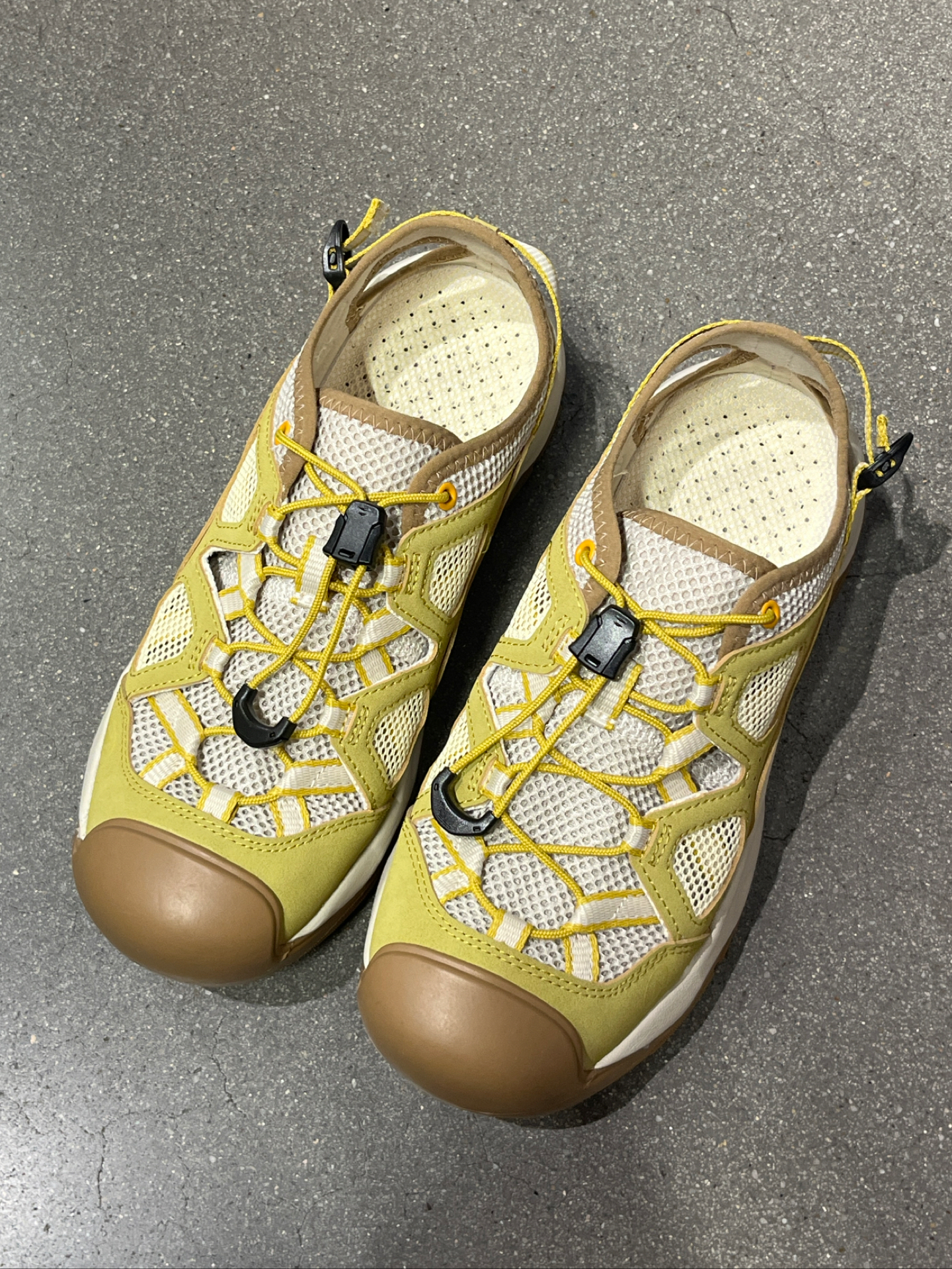 挖到超神溯溪鞋！美到我心巴上啦👟