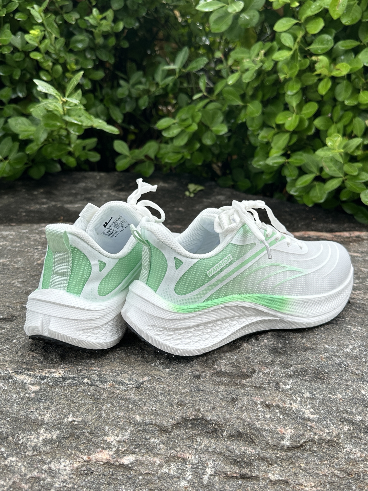 挖到超清新的运动跑鞋👟