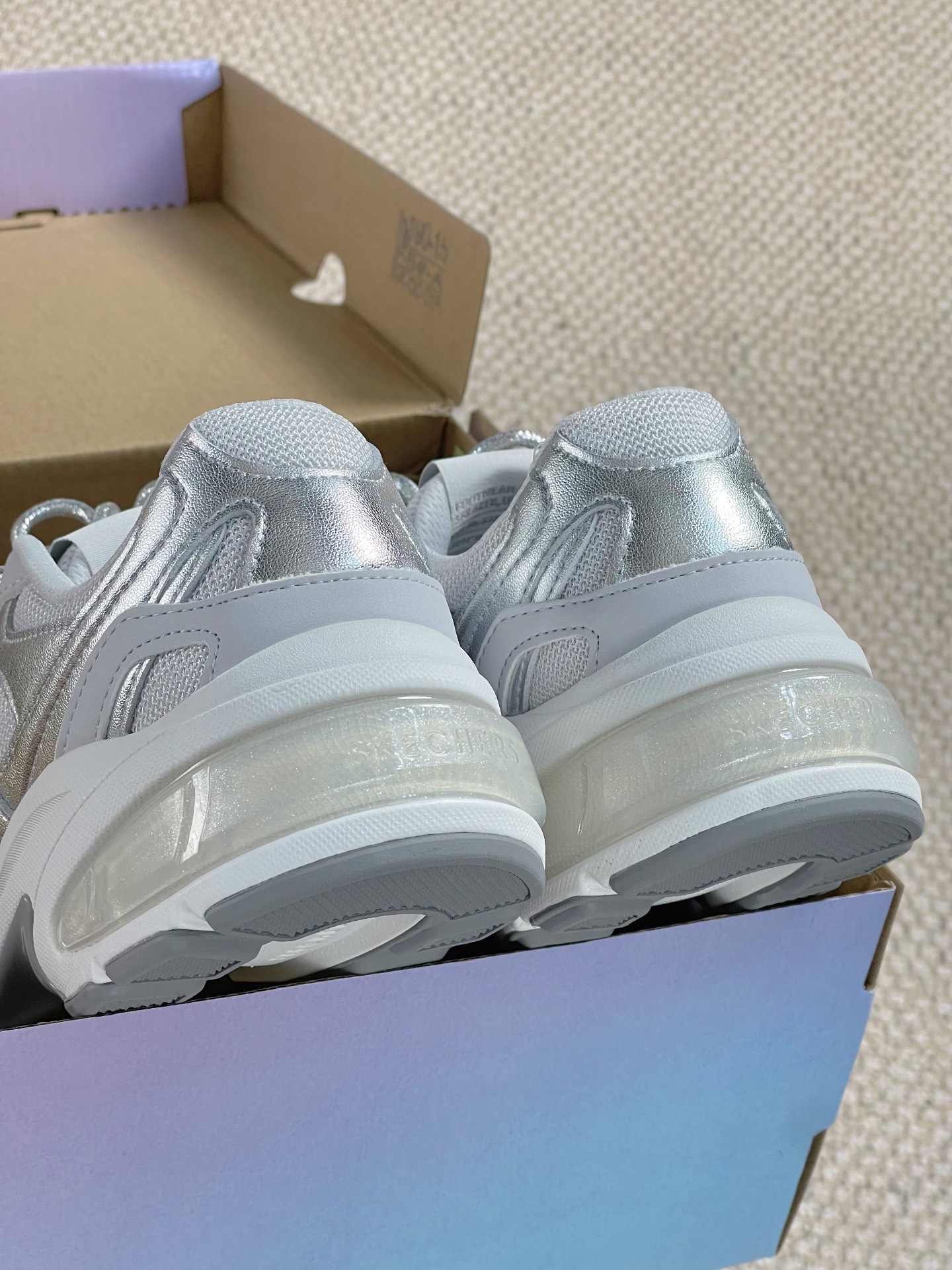 都市通勤族的亮眼时尚运动鞋👟