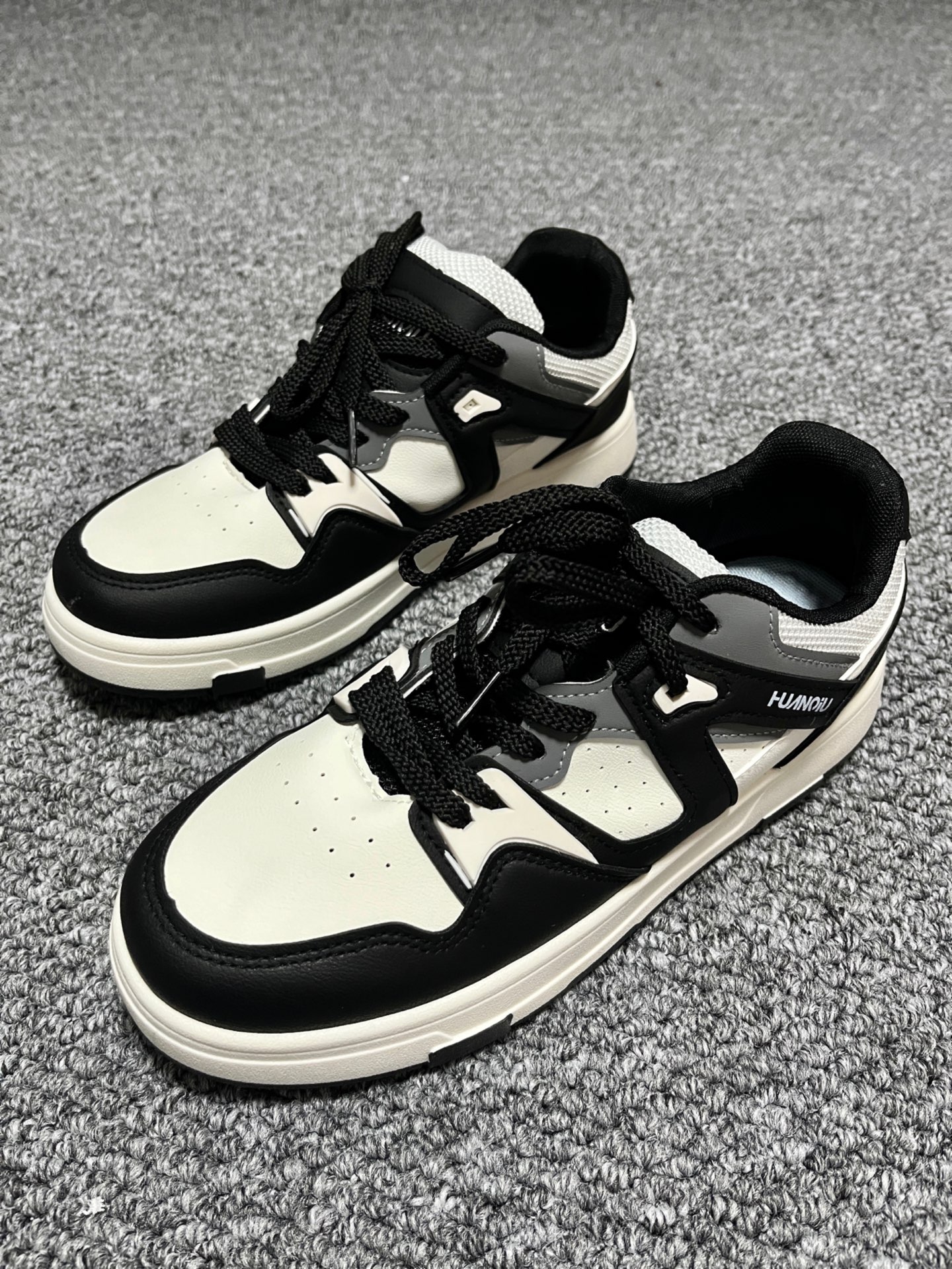 男大学生秋冬穿搭里的亮眼板鞋👟