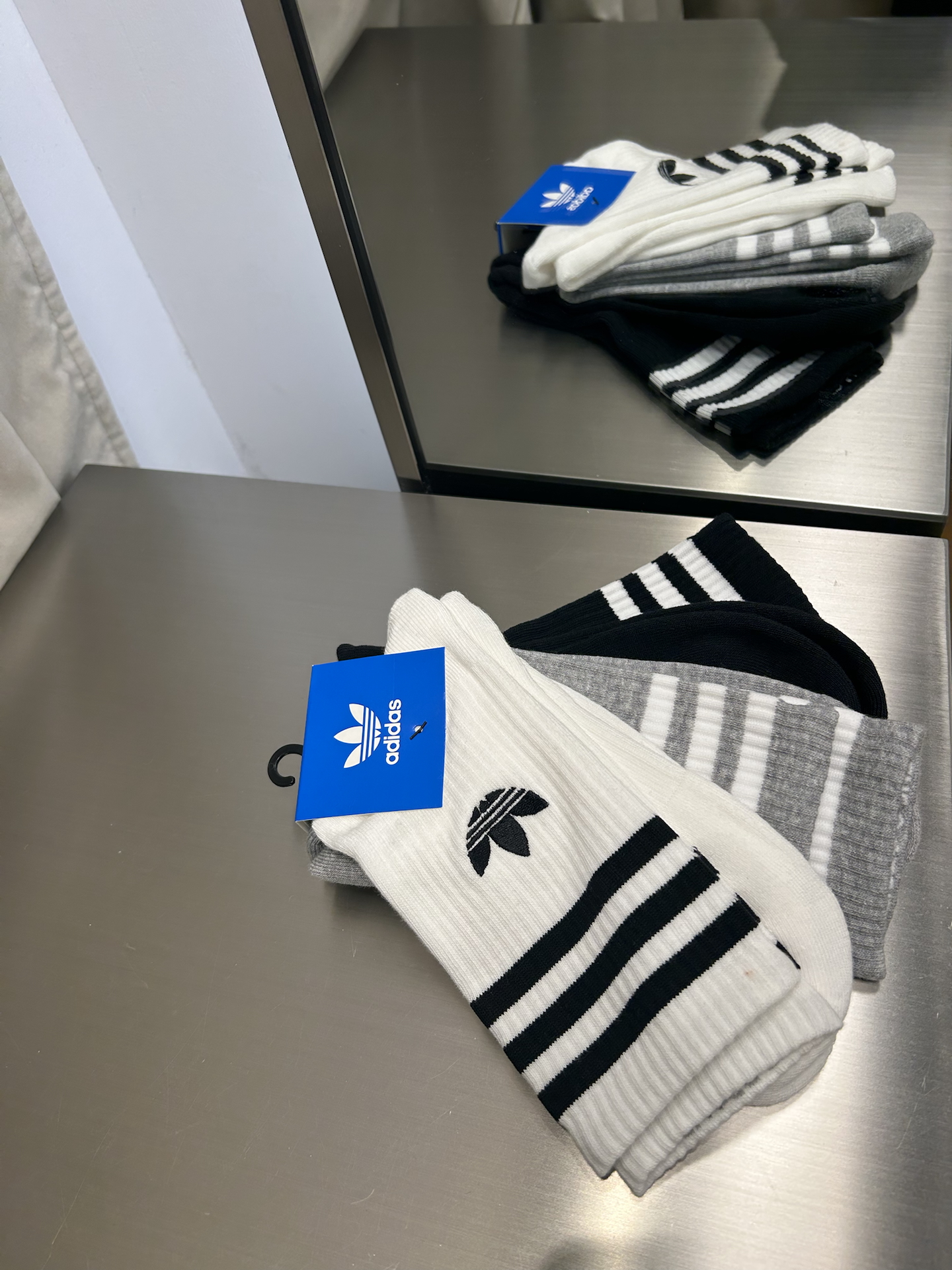 潮人都爱的百搭中筒袜✨