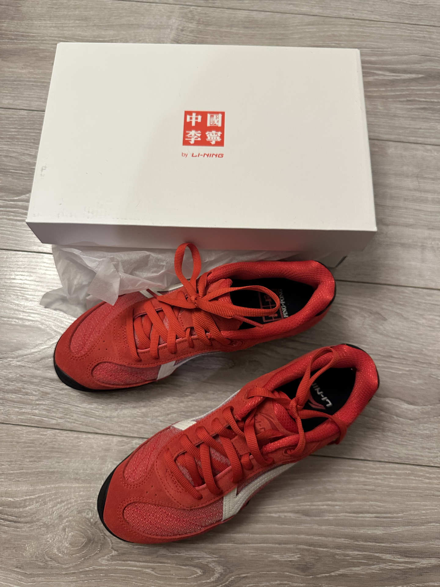 谁能拒绝这双活力红运动鞋👟