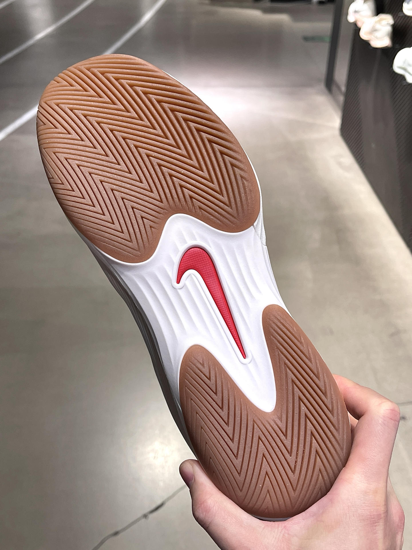 NIKE这浅米色是懂干净穿搭的！