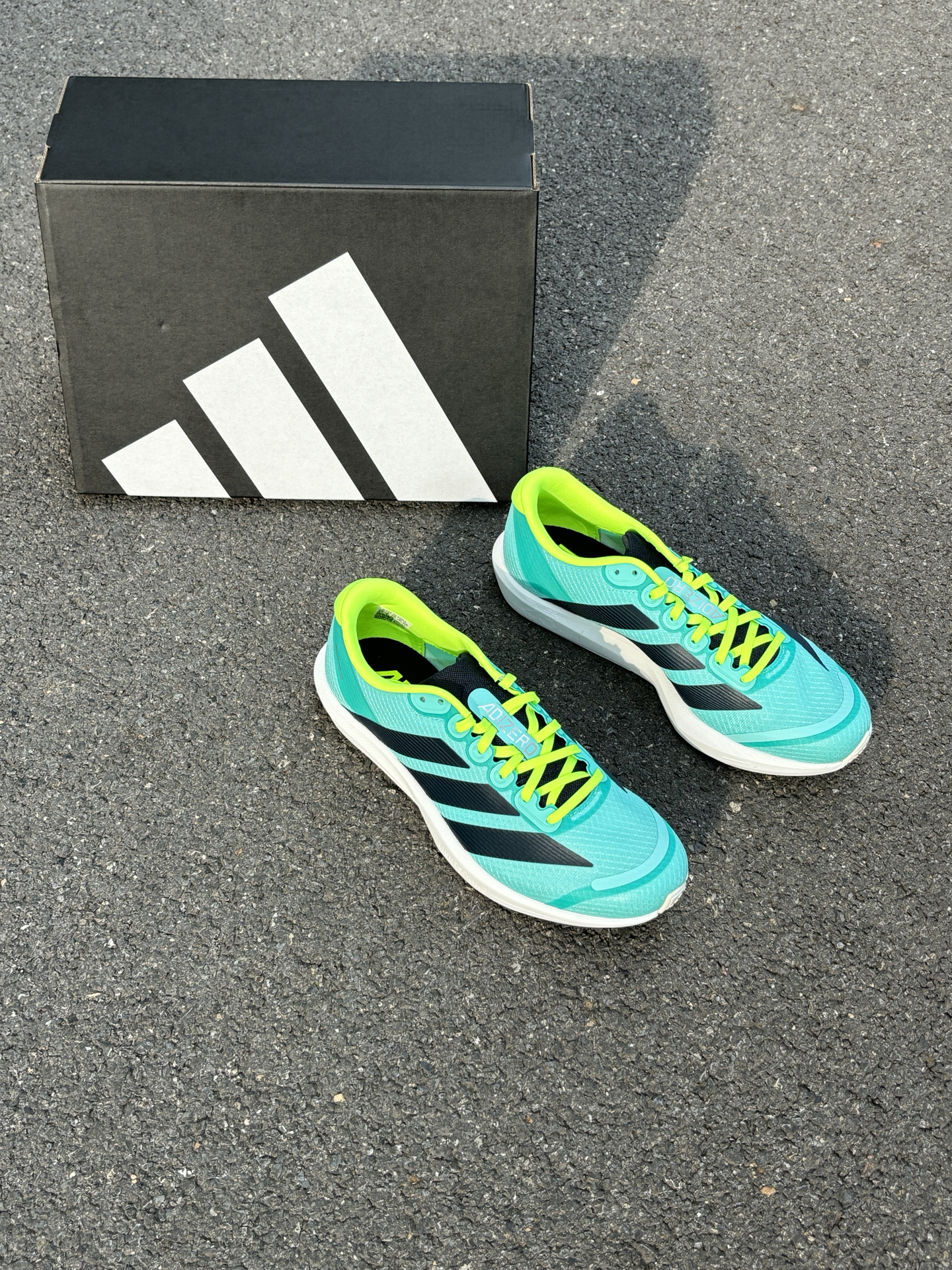 这双荧光跑鞋把少年感焊脚上了⚡️