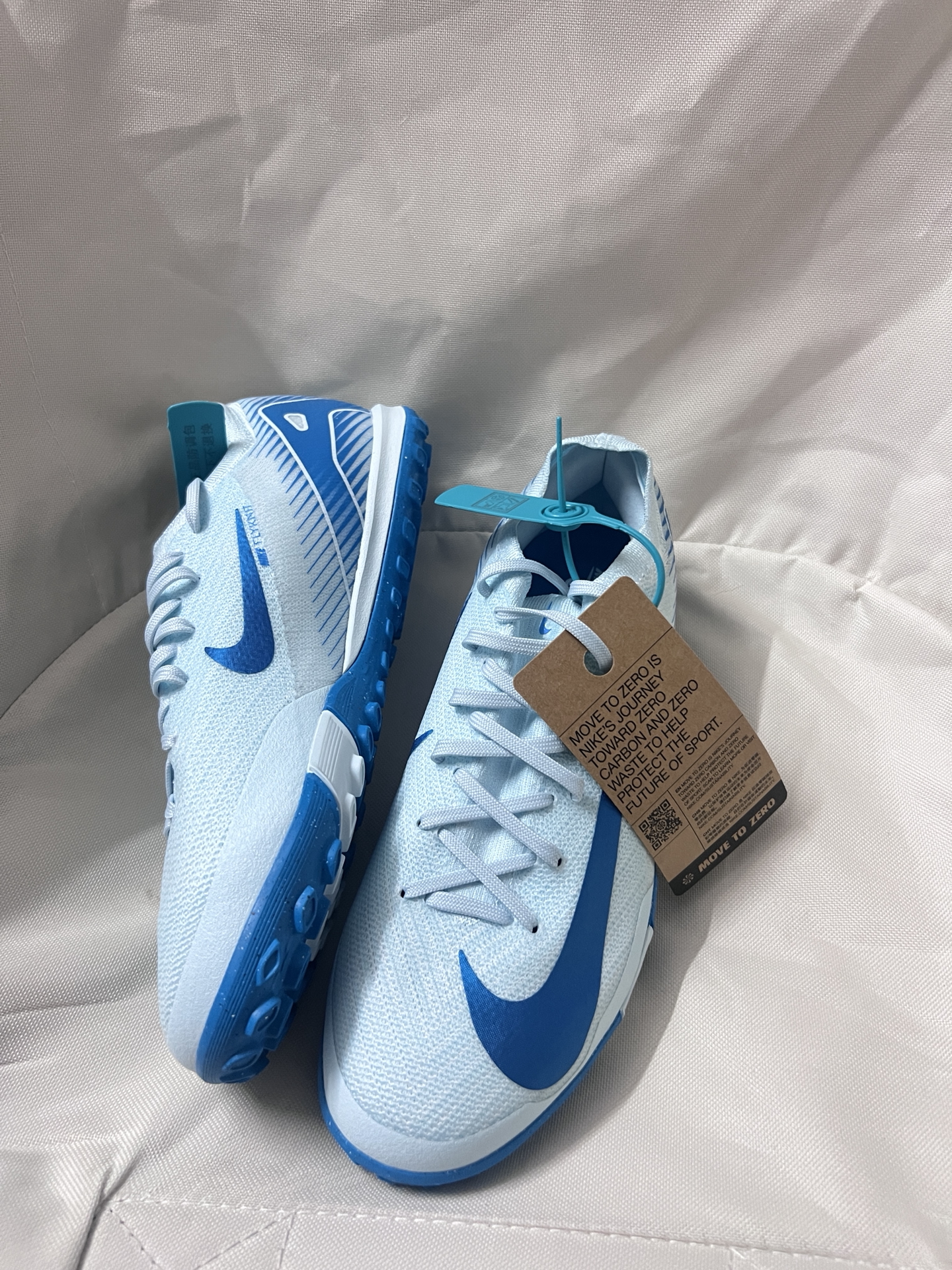 被冰川蓝戳中！这双足球鞋有点东西⚽️