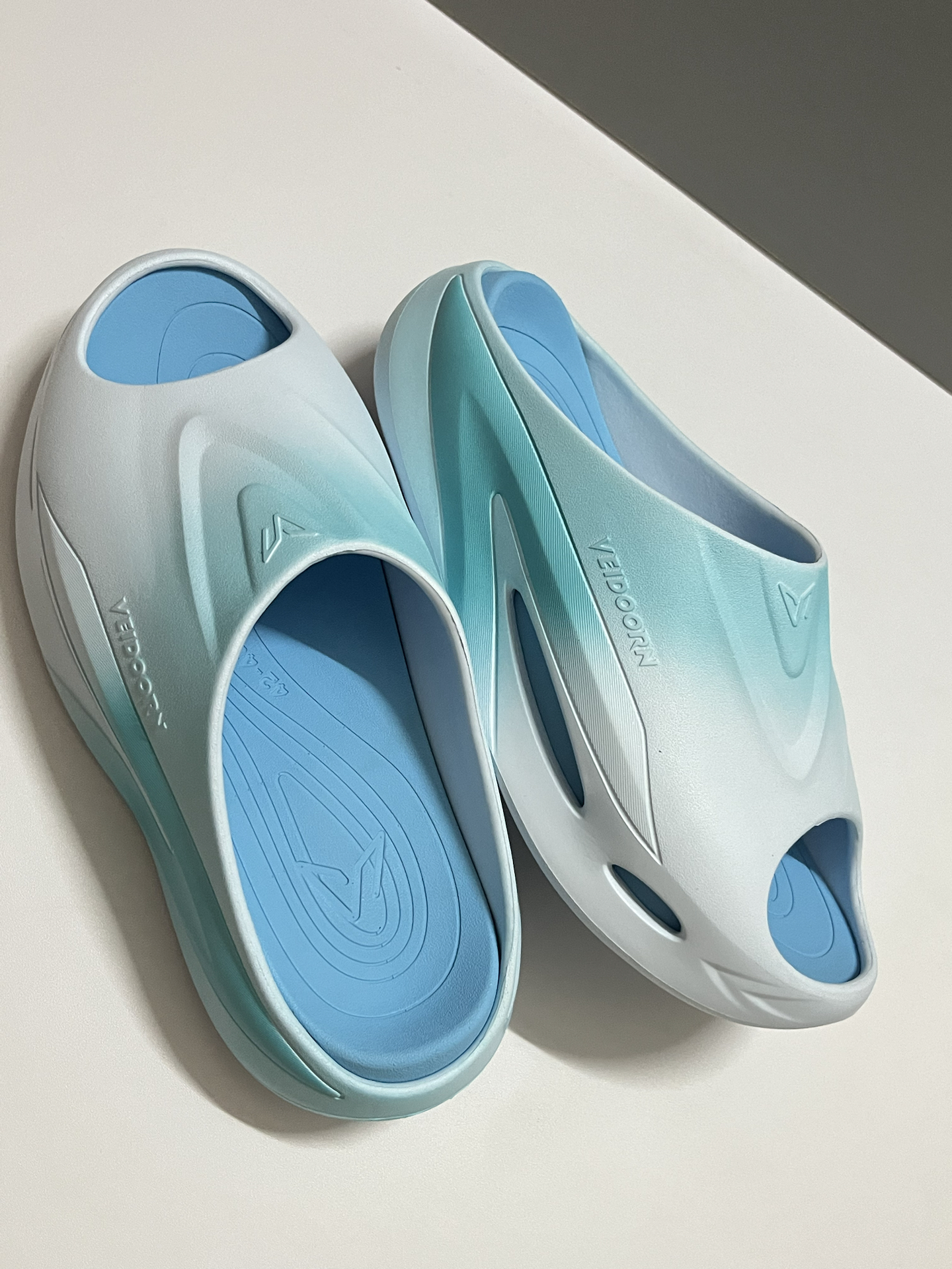 亮眼潮拖脚感舒适｜价格更是只要2位数⁉️