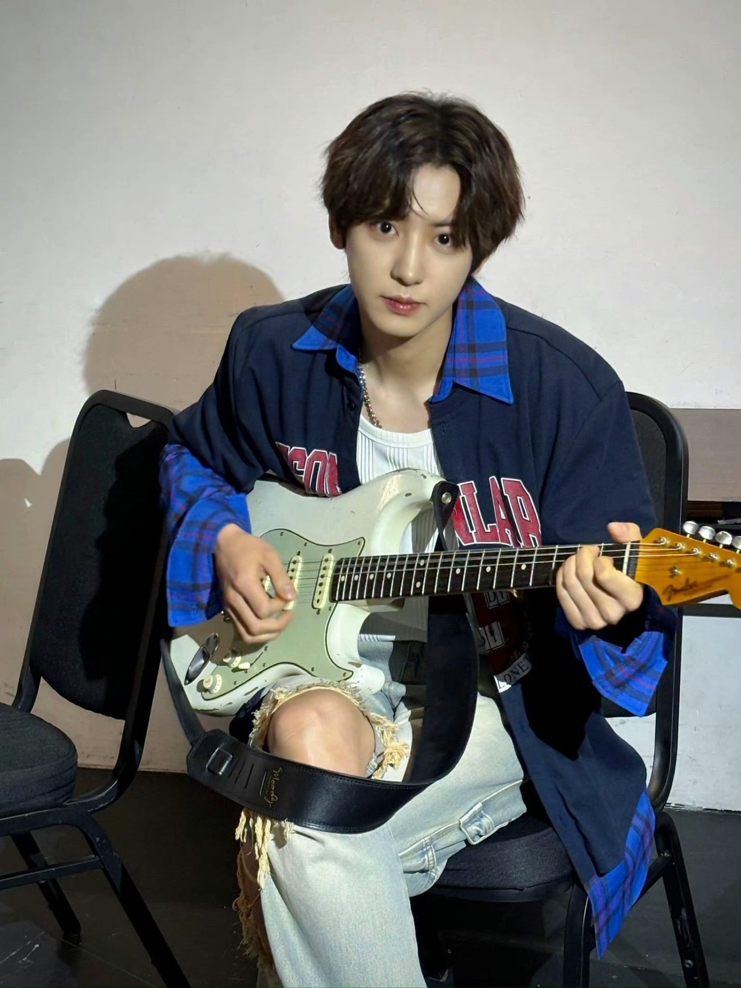 跟着灿烈开启吉他初体验🎸