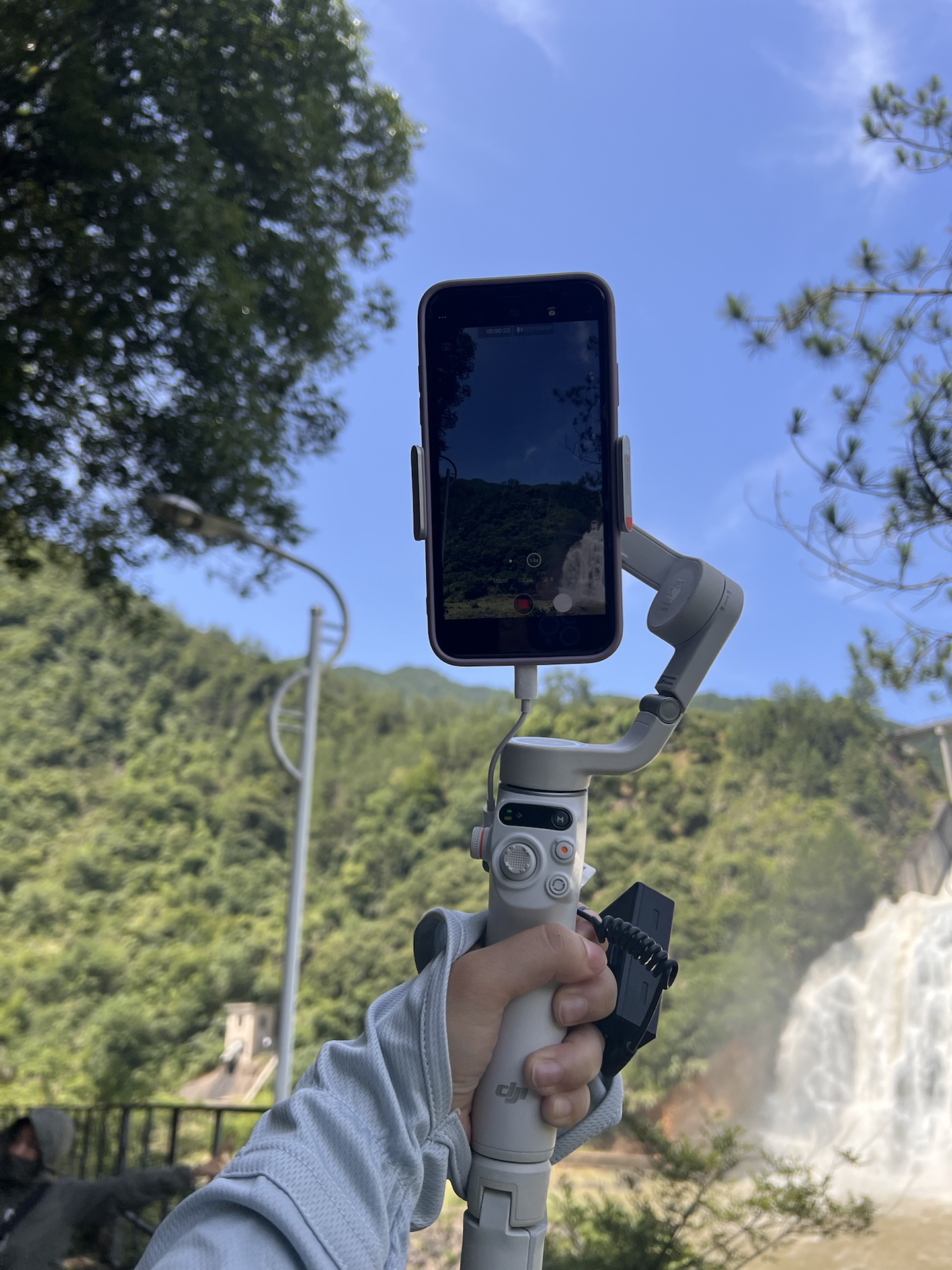 暑期出游拍视频稳了!这小玩意真香!