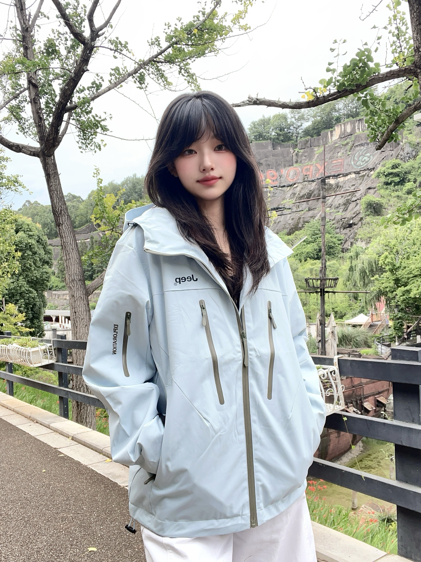 雨季出门不纠结！这件冲锋衣好绝💦