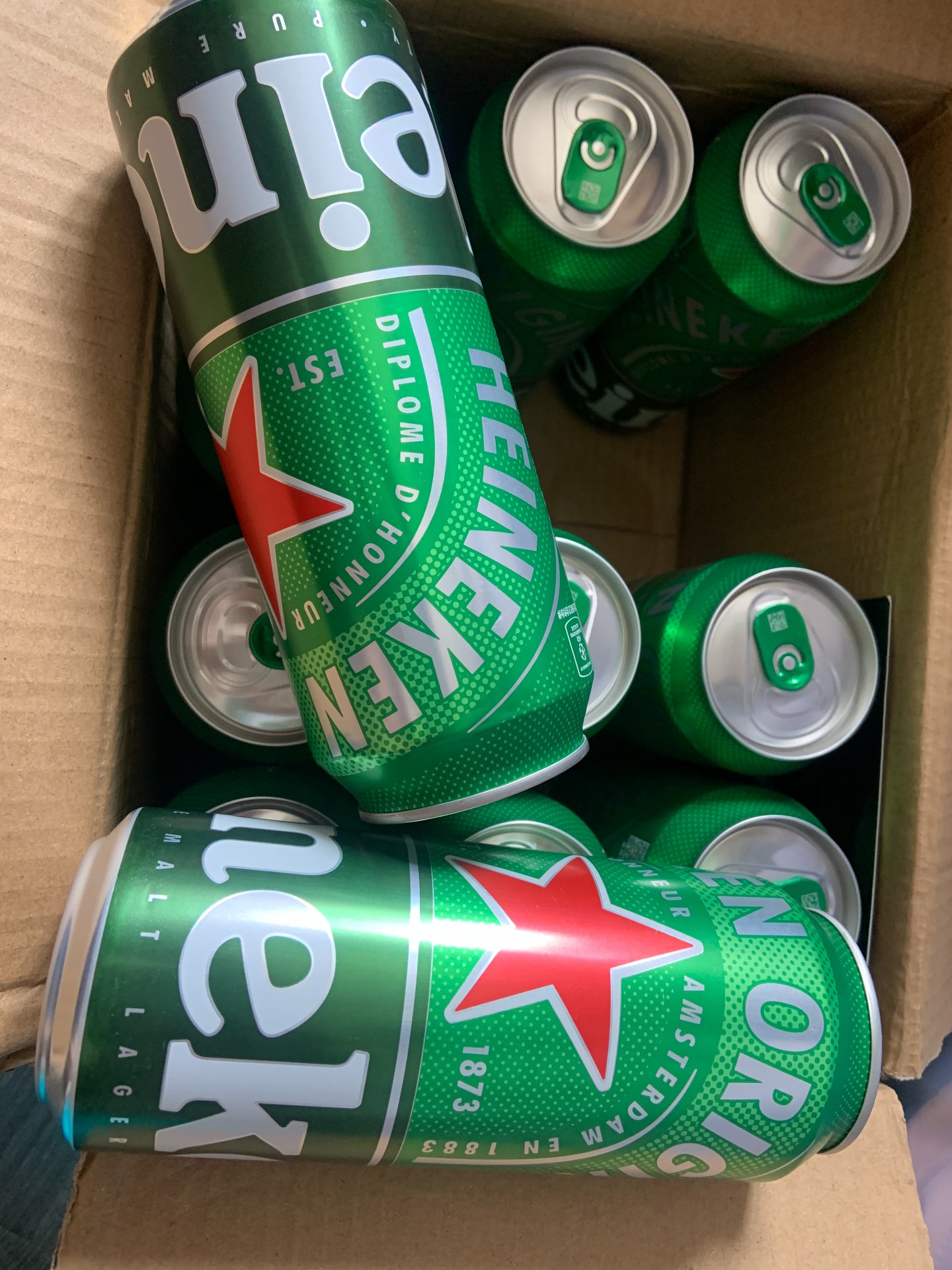 夏日快乐水！喜力啤酒我能炫一整箱🍻