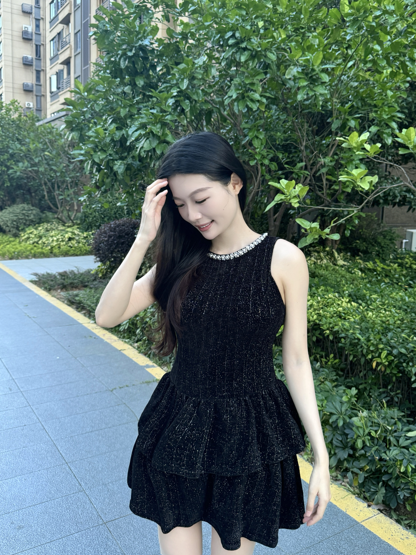 聚会约会都能穿的小黑裙✨