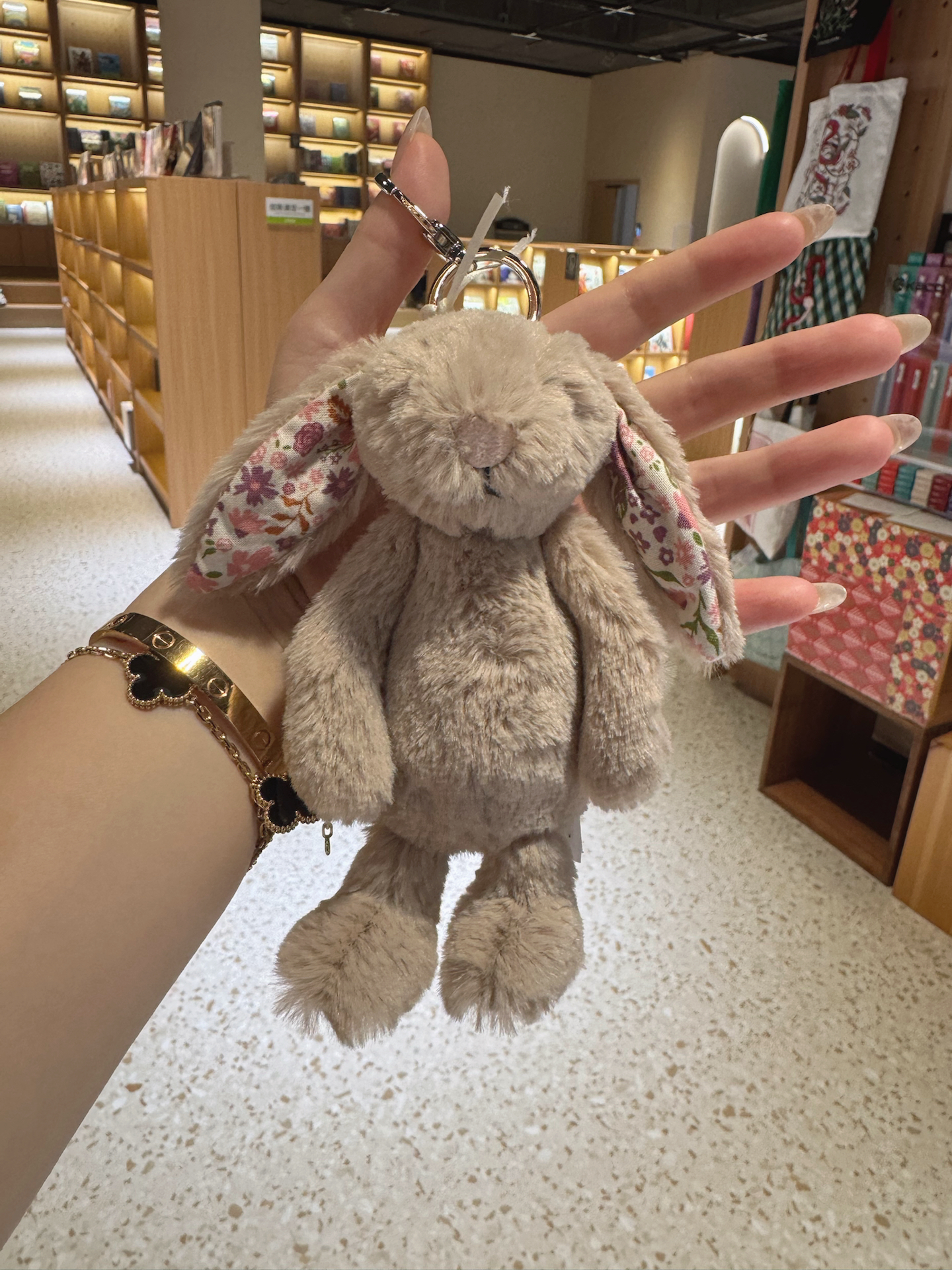 谁能拒绝耳朵带碎花的小兔挂饰🐰