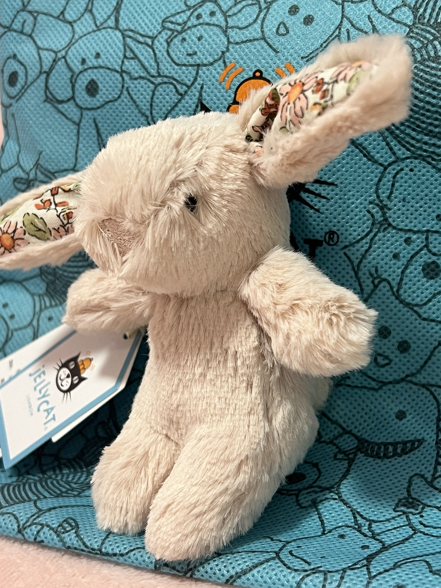 被这碎花兔挂饰戳中少女心🥹