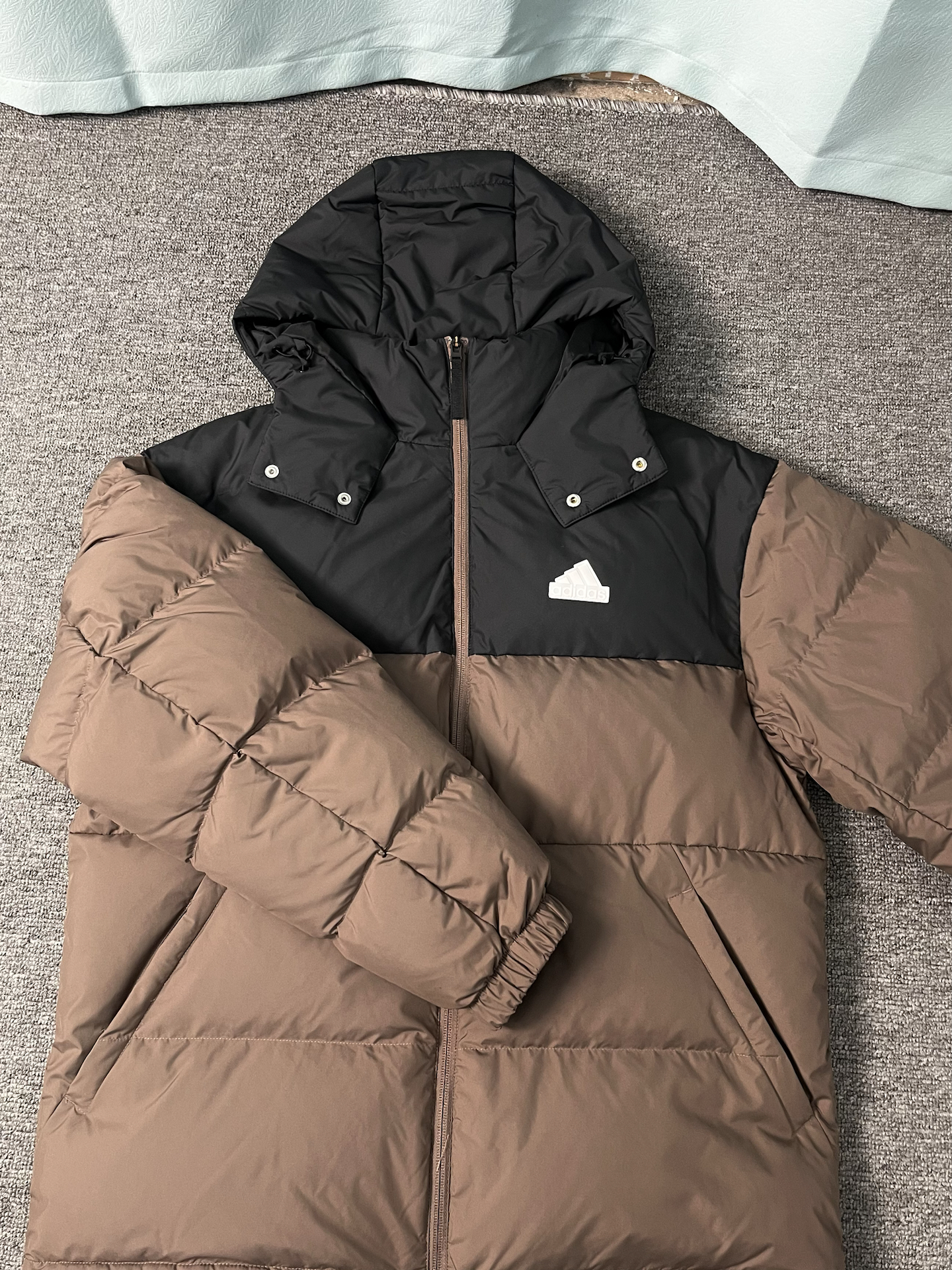 撞色拼接+保暖，这羽绒服爱住了🥳
