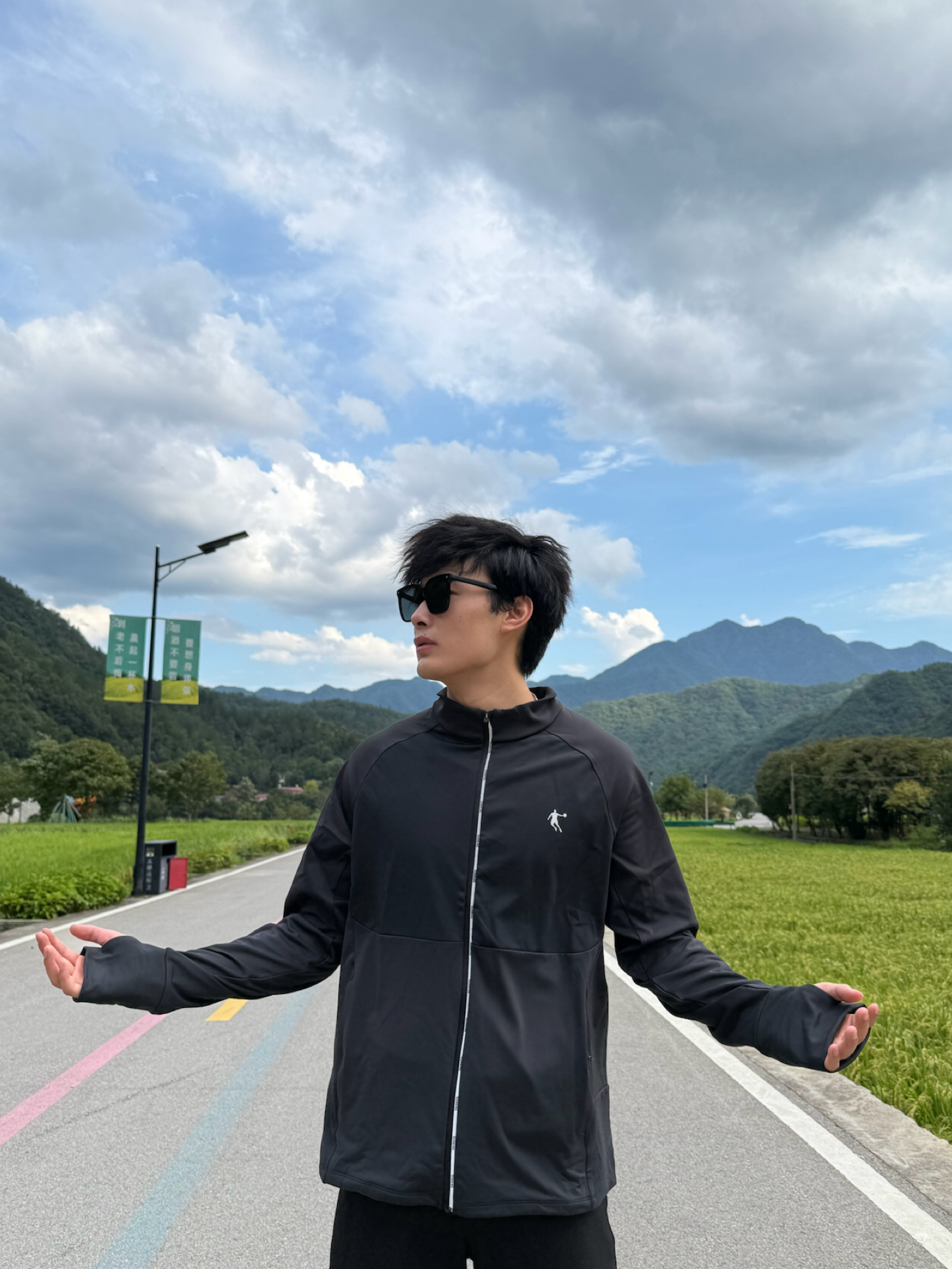 运动党看过来！这件外套有点东西👀