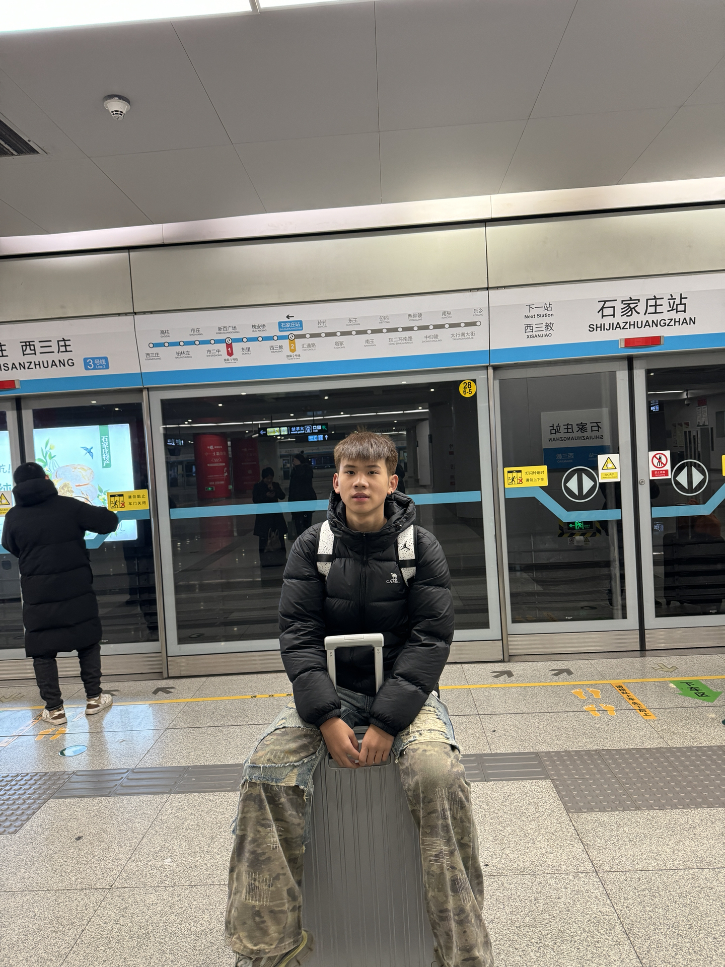 地铁穿骆驼羽绒服，保暖和时髦都要😎