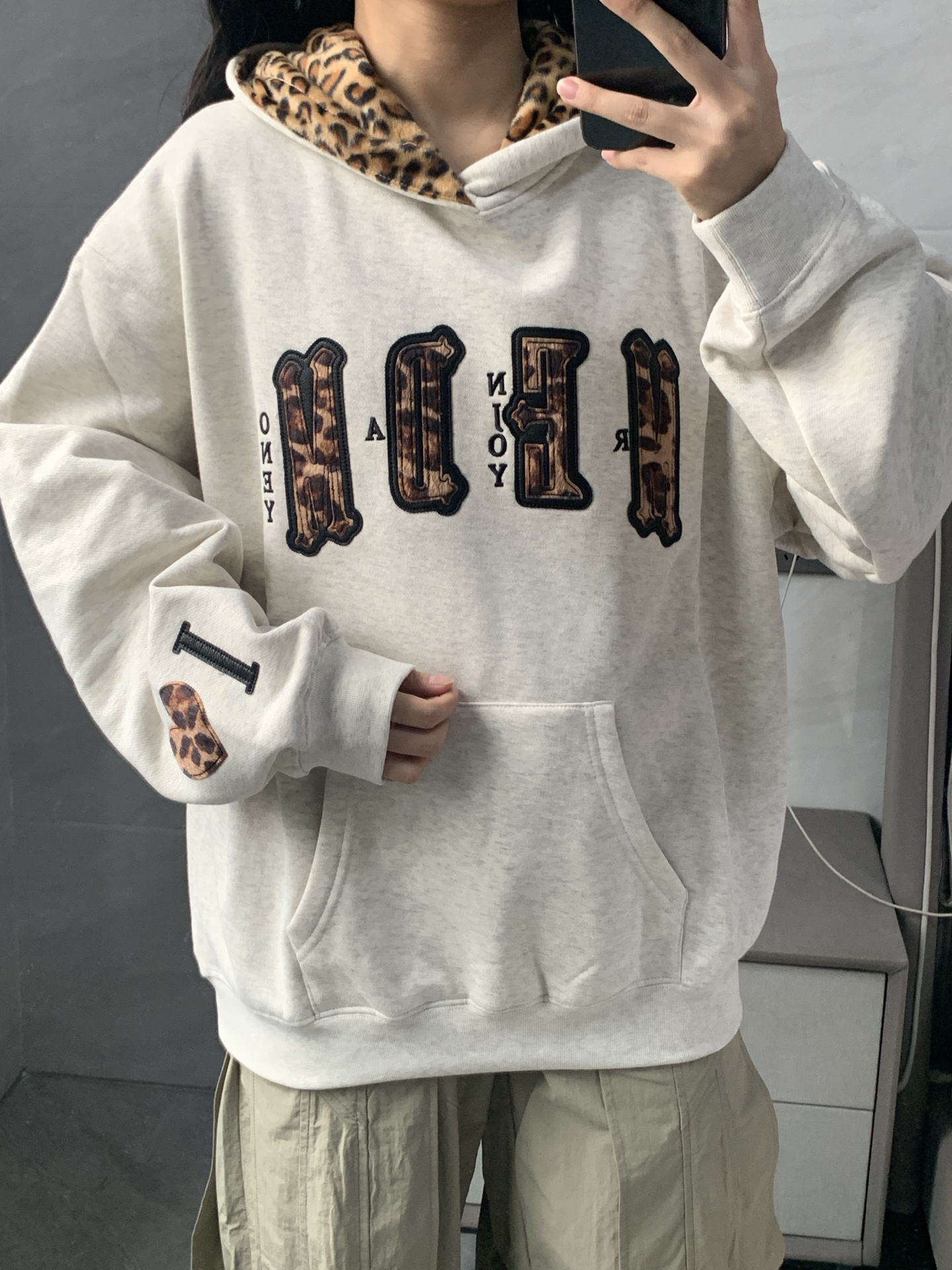 谁懂！这件卫衣把松弛感焊身上了🤎
