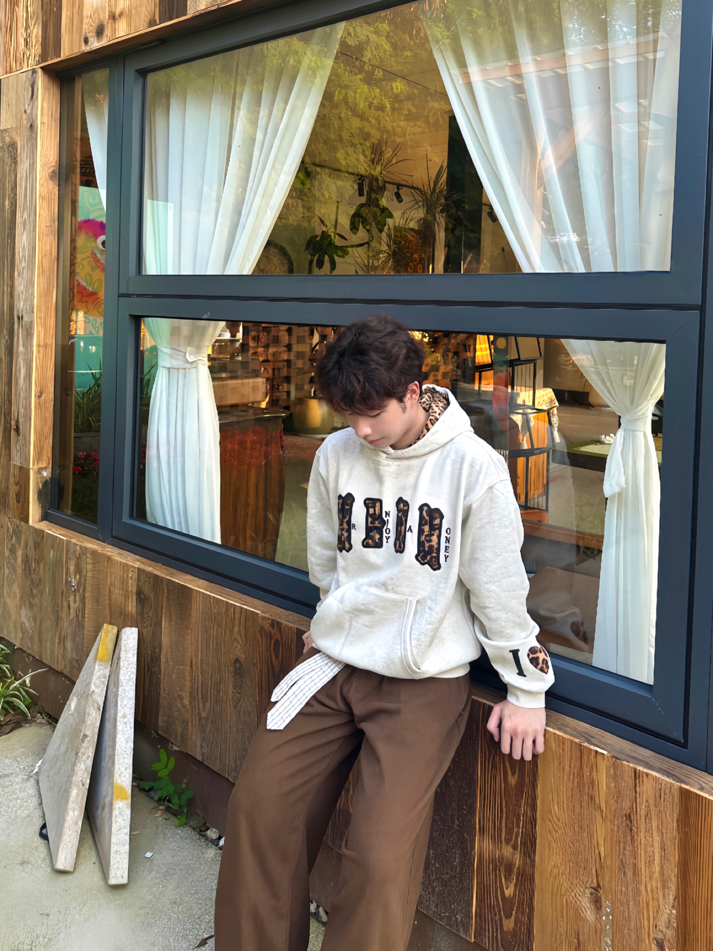 降温穿这一身 我直接帅成小说男主