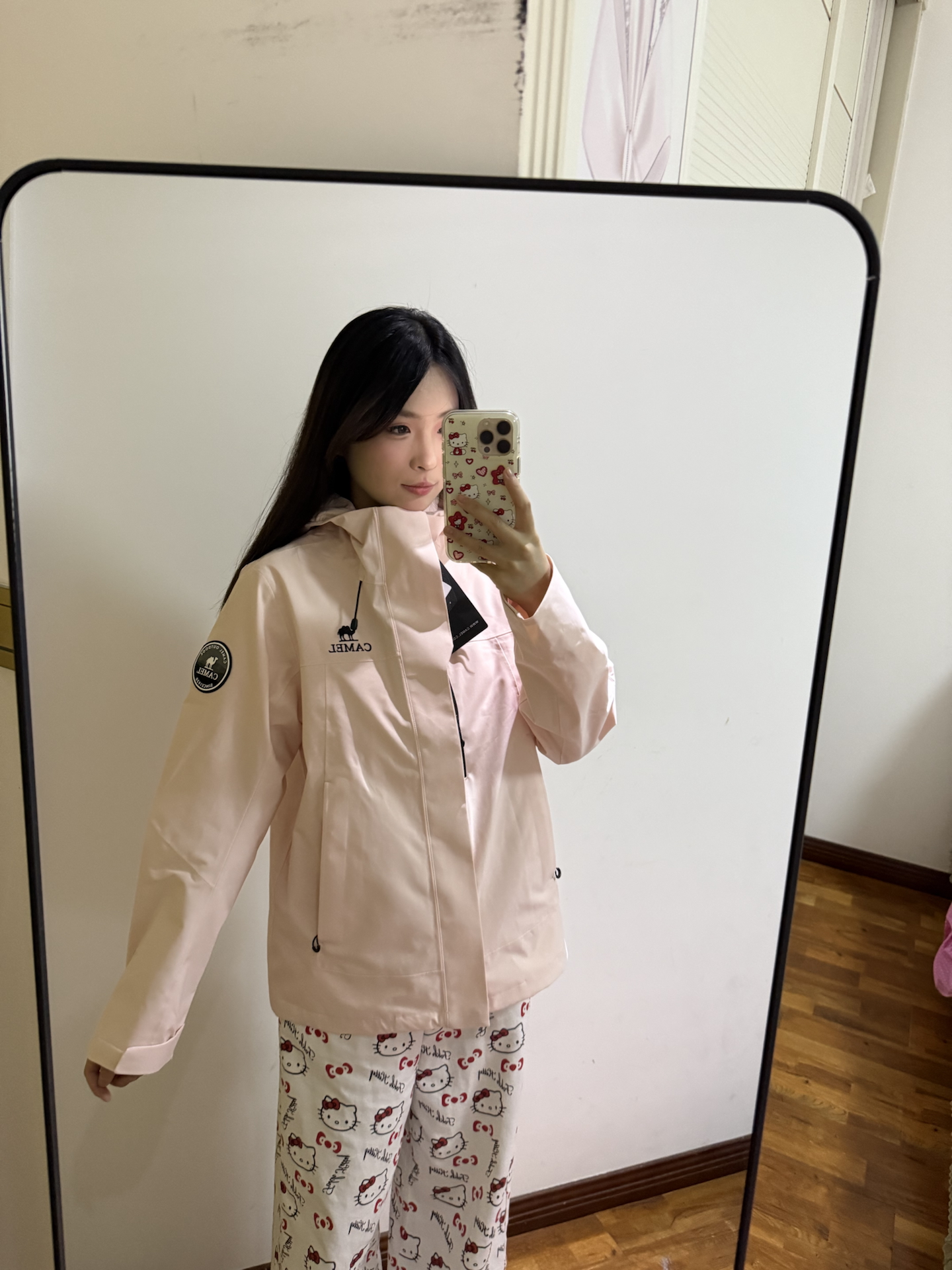 浅粉冲锋衣，甜酷女孩本命衣？