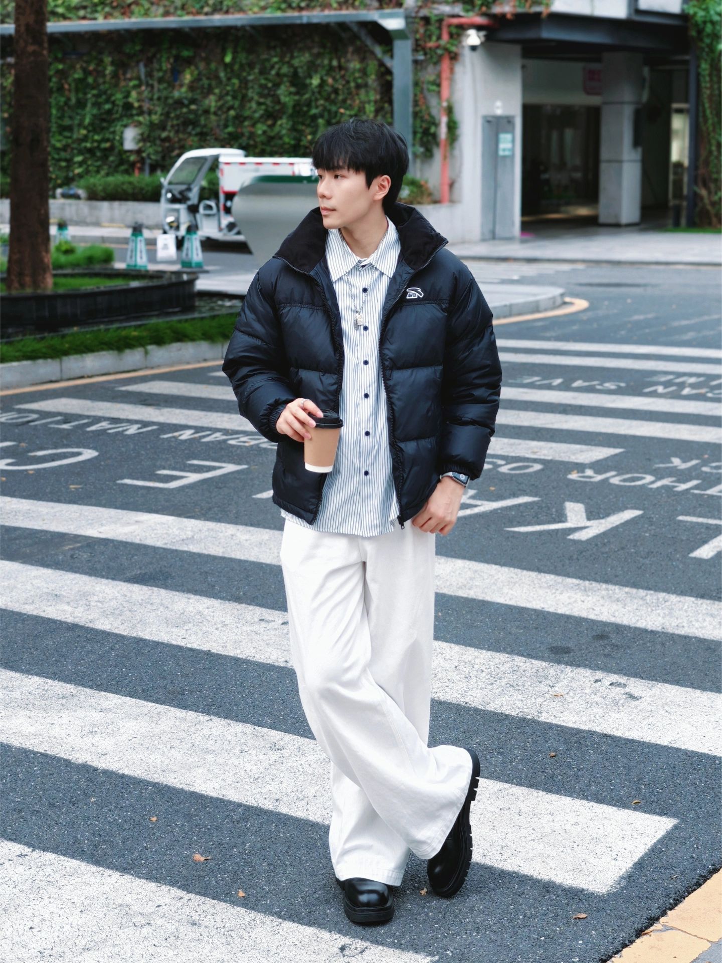 秋冬穿羽绒服总怕穿的显臃肿？