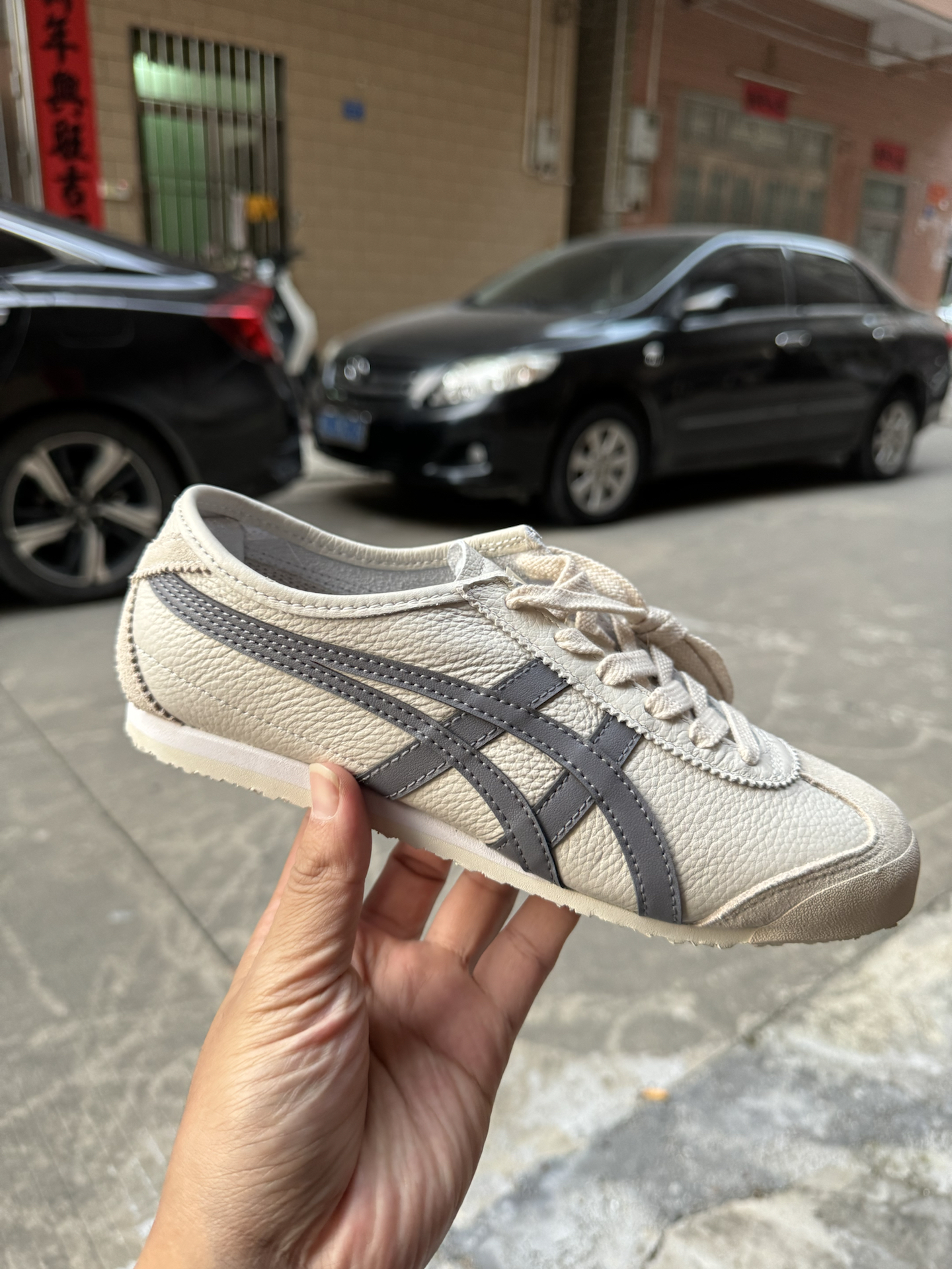 每个好看的女生都应该试一下这双百搭小平底鞋