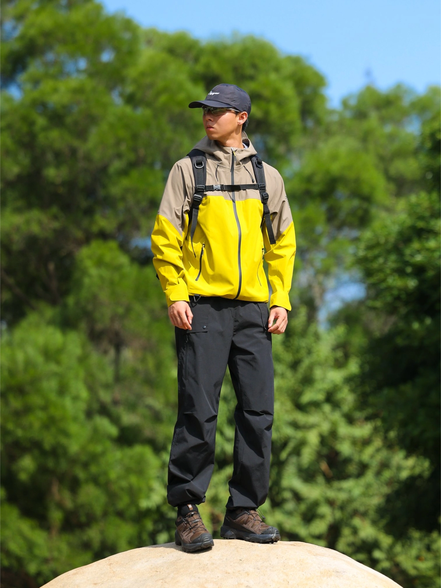 山野与城市，一件冲锋衣全搞定⛰️