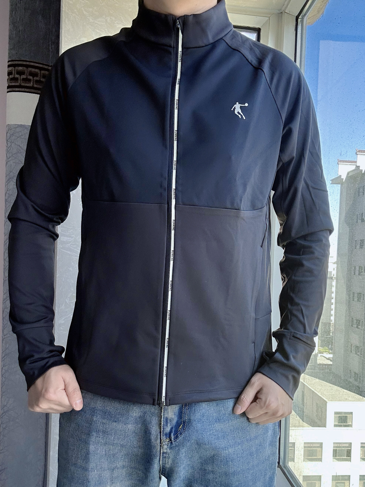 早秋懒人穿搭！一件夹克搞定全天👕