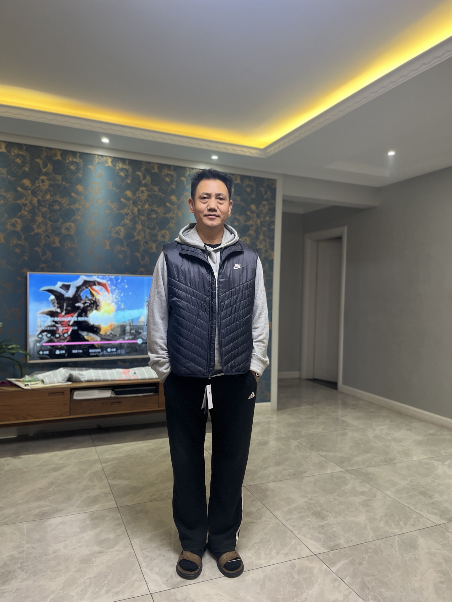 男生这样搭马甲好精神！🤩