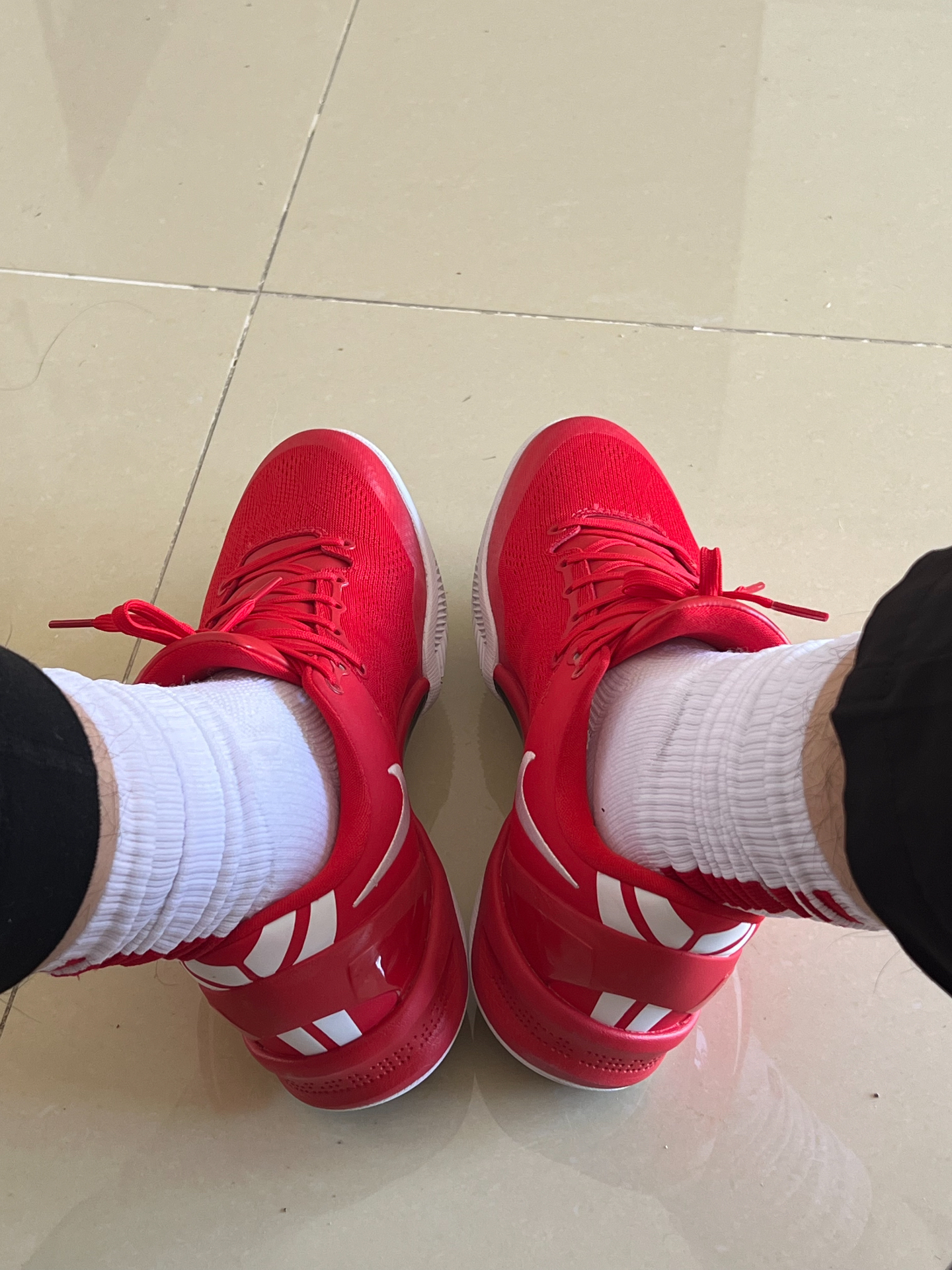 年纪上来后爱上的红色球鞋🥰