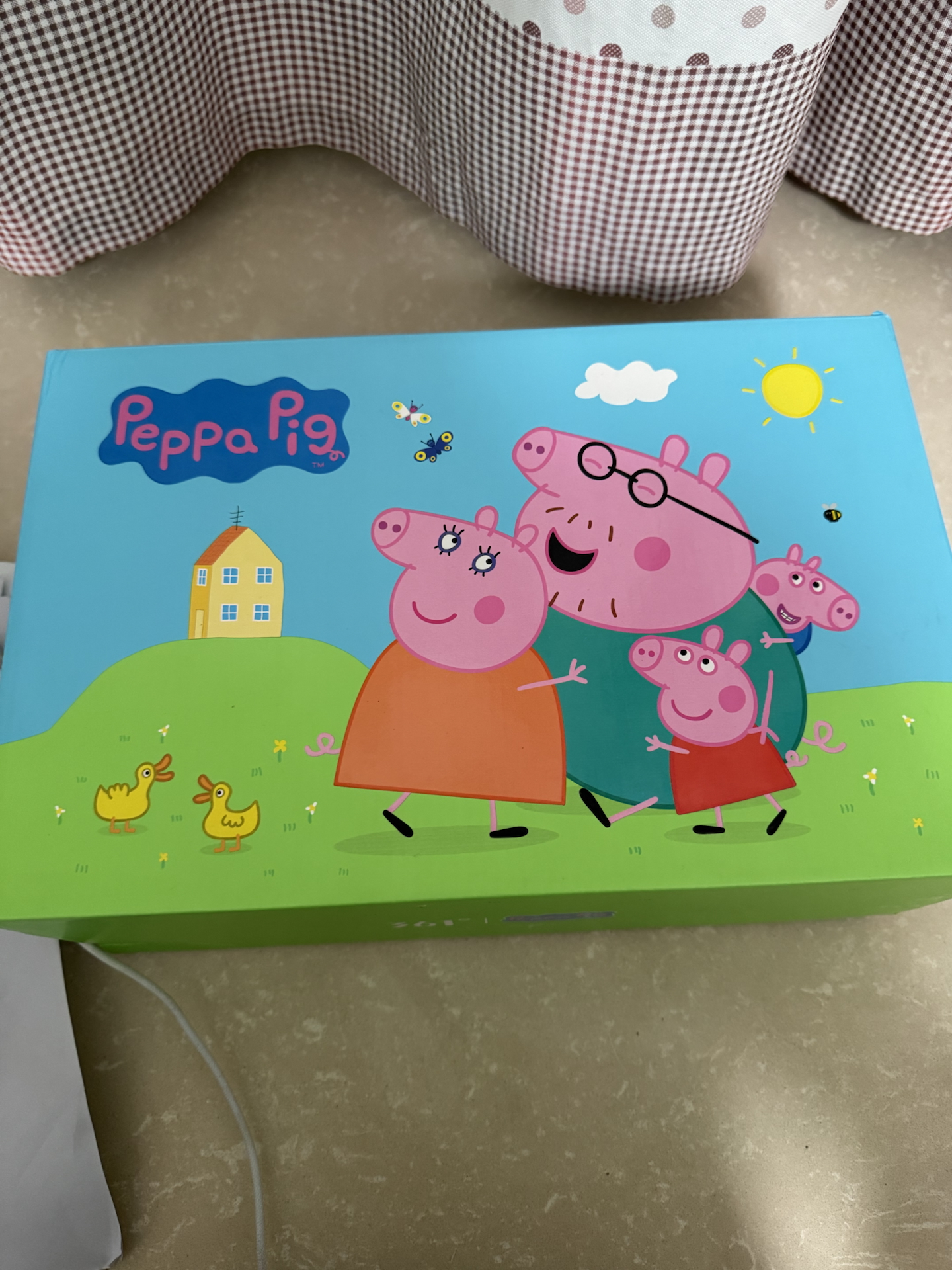 粉粉的小猪佩奇鞋，孩子爱惨了🐷