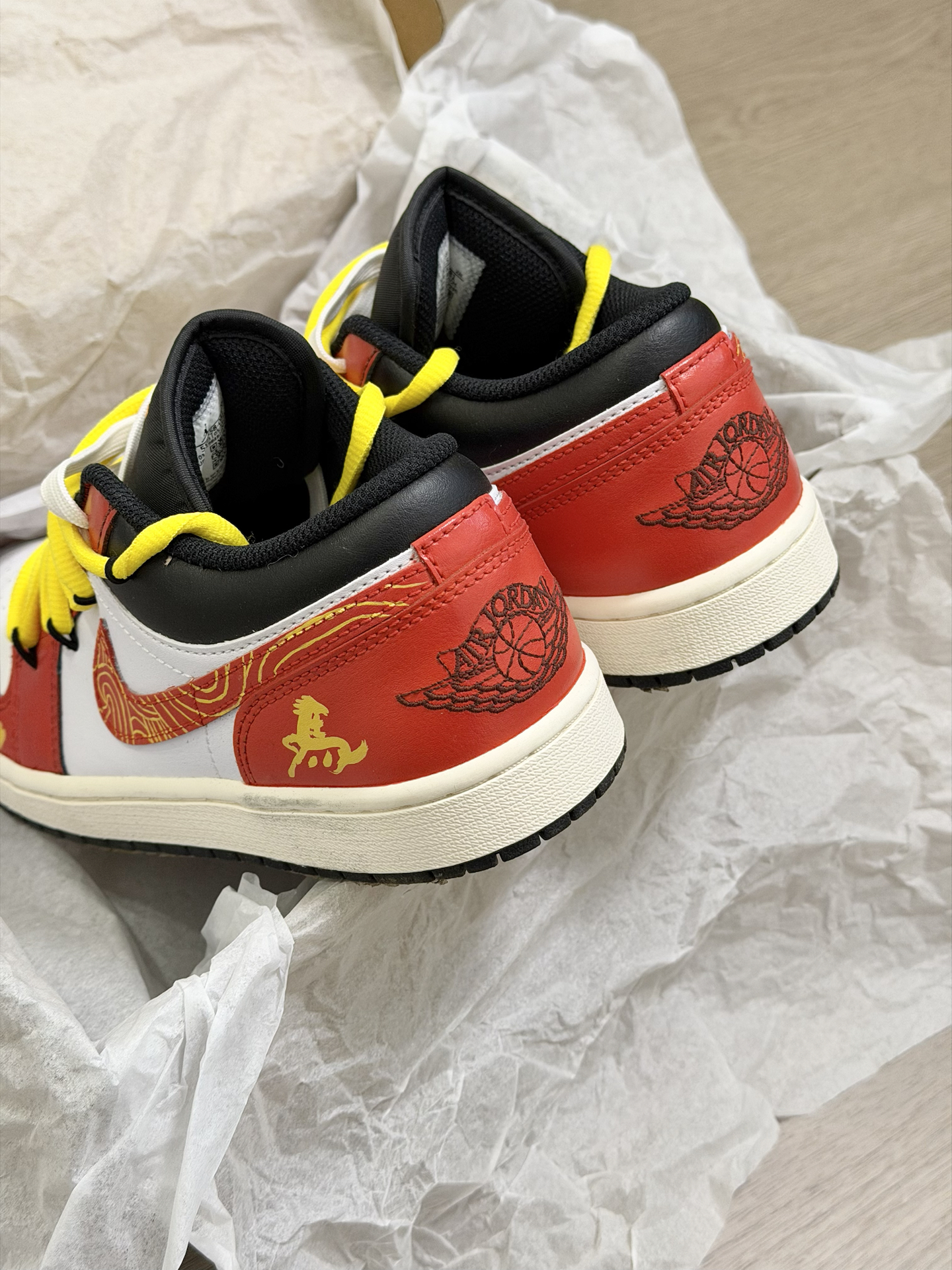 整点红的⁉️这次马年AJ还挺有个性的…