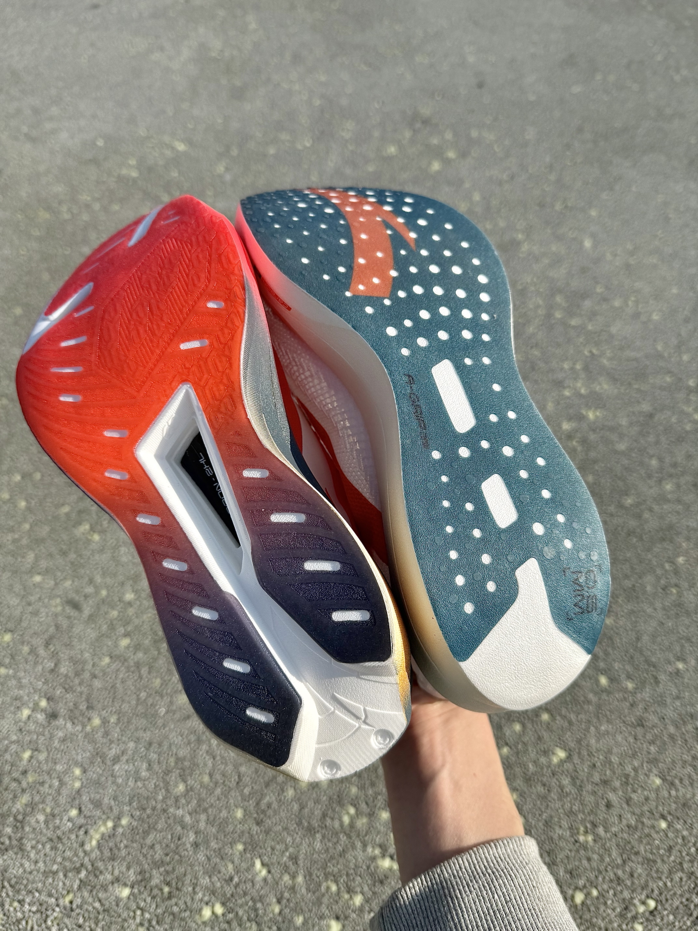 碳板/中底/鞋面全升级⁉️两代C202 G9有何差异⁉️