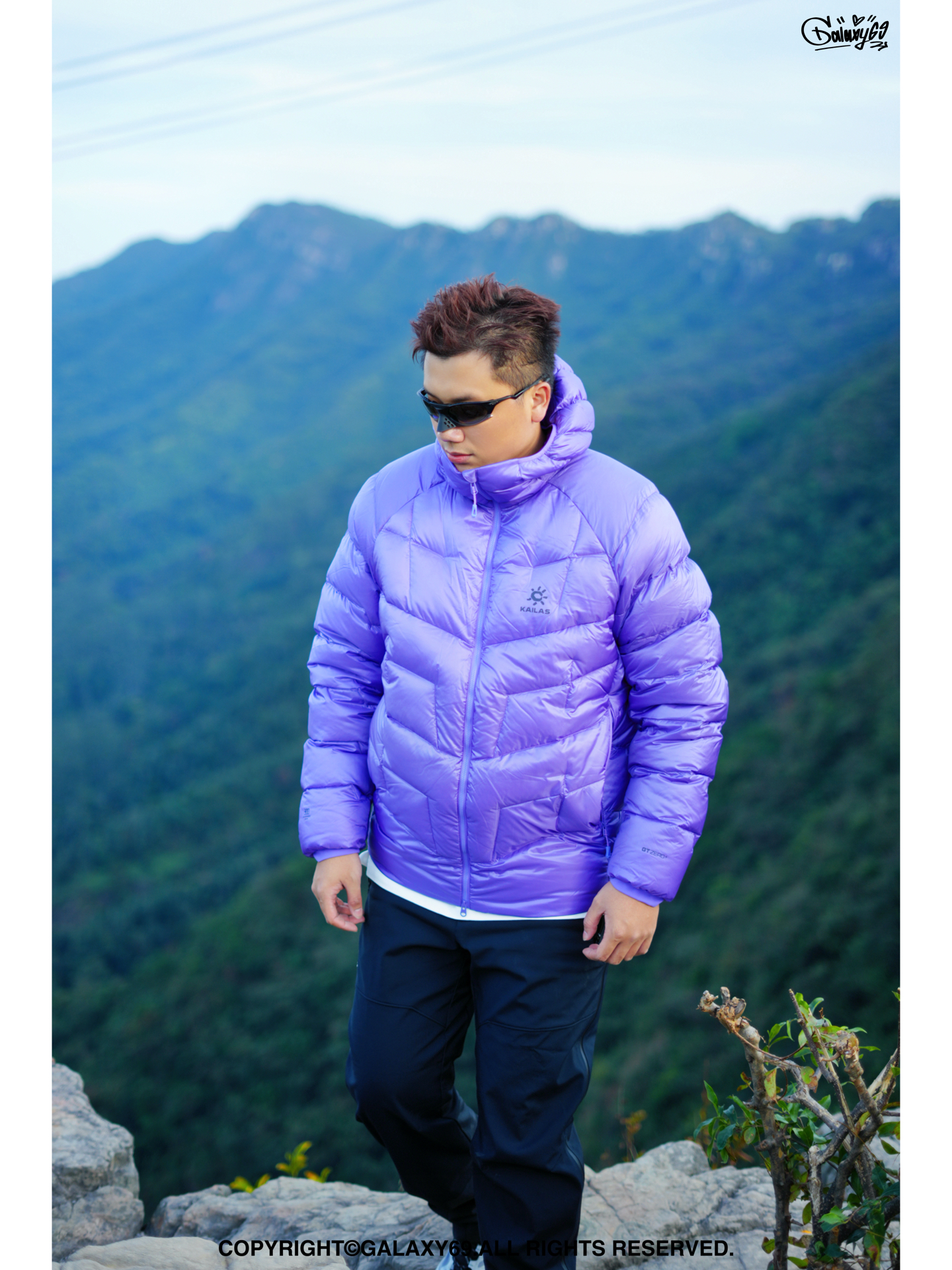 裹紧一抹紫向山而行，在风景线之上做自由的风