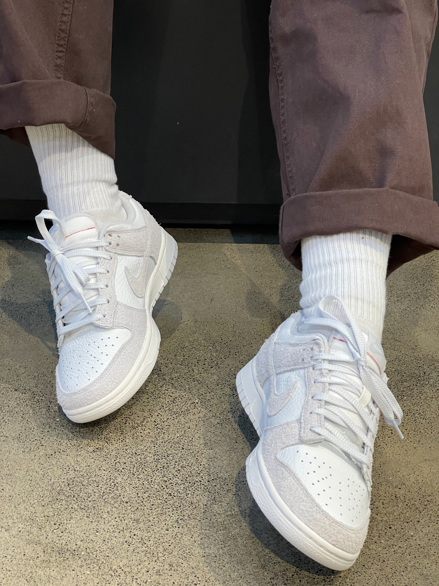 通勤出街都好搭的白灰板鞋👟