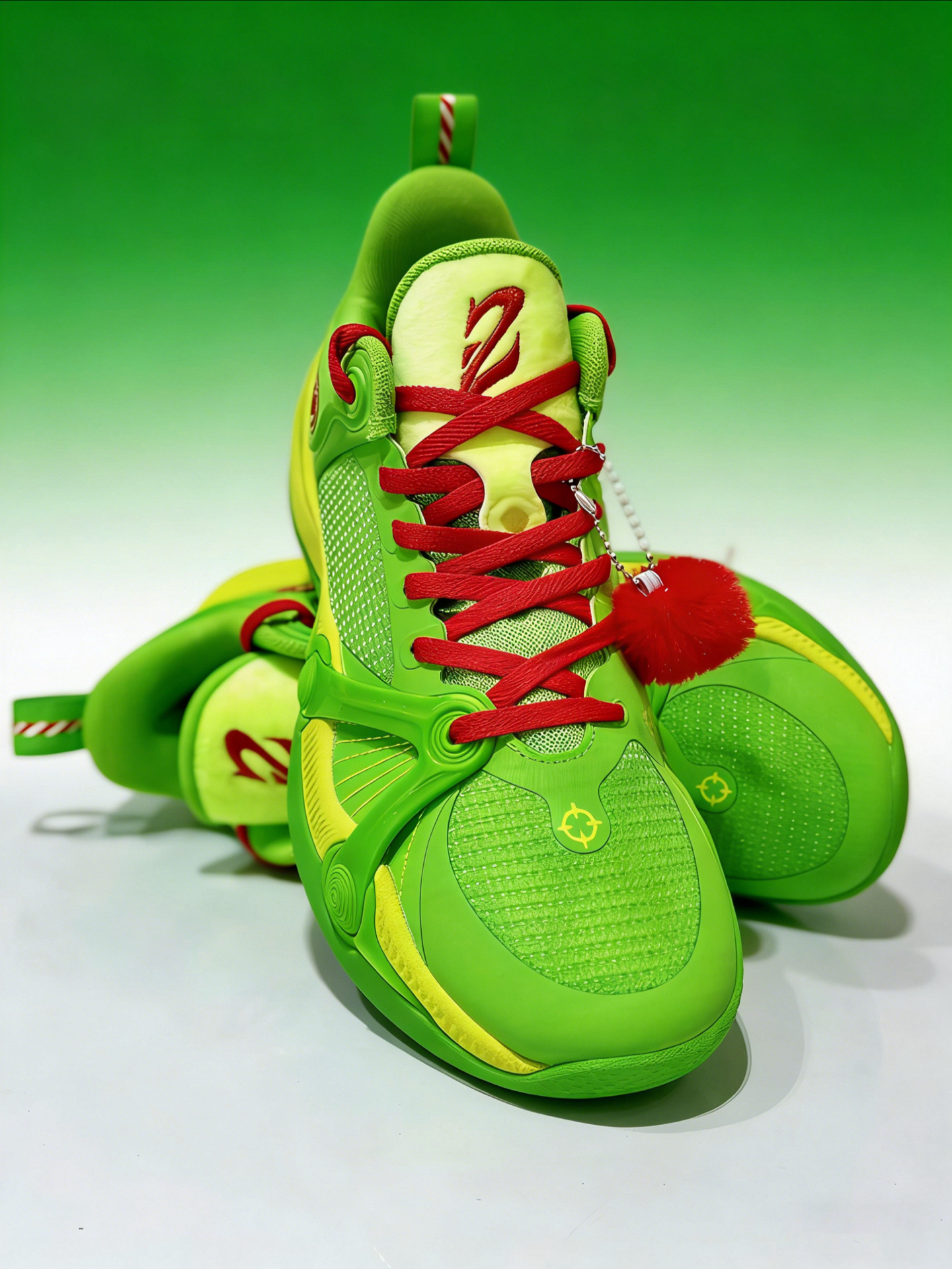 新鞋零时差丨🎄这双圣诞怪杰配色,把节日氛围感焊在鞋上了